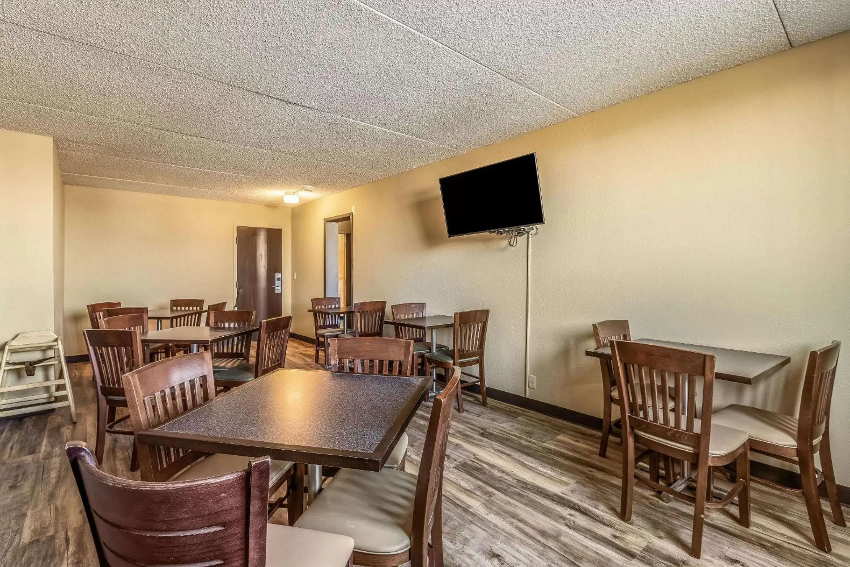 Restaurant/places to eat in Econo Lodge