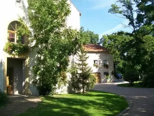 Property Building in Le Jardin de Norah