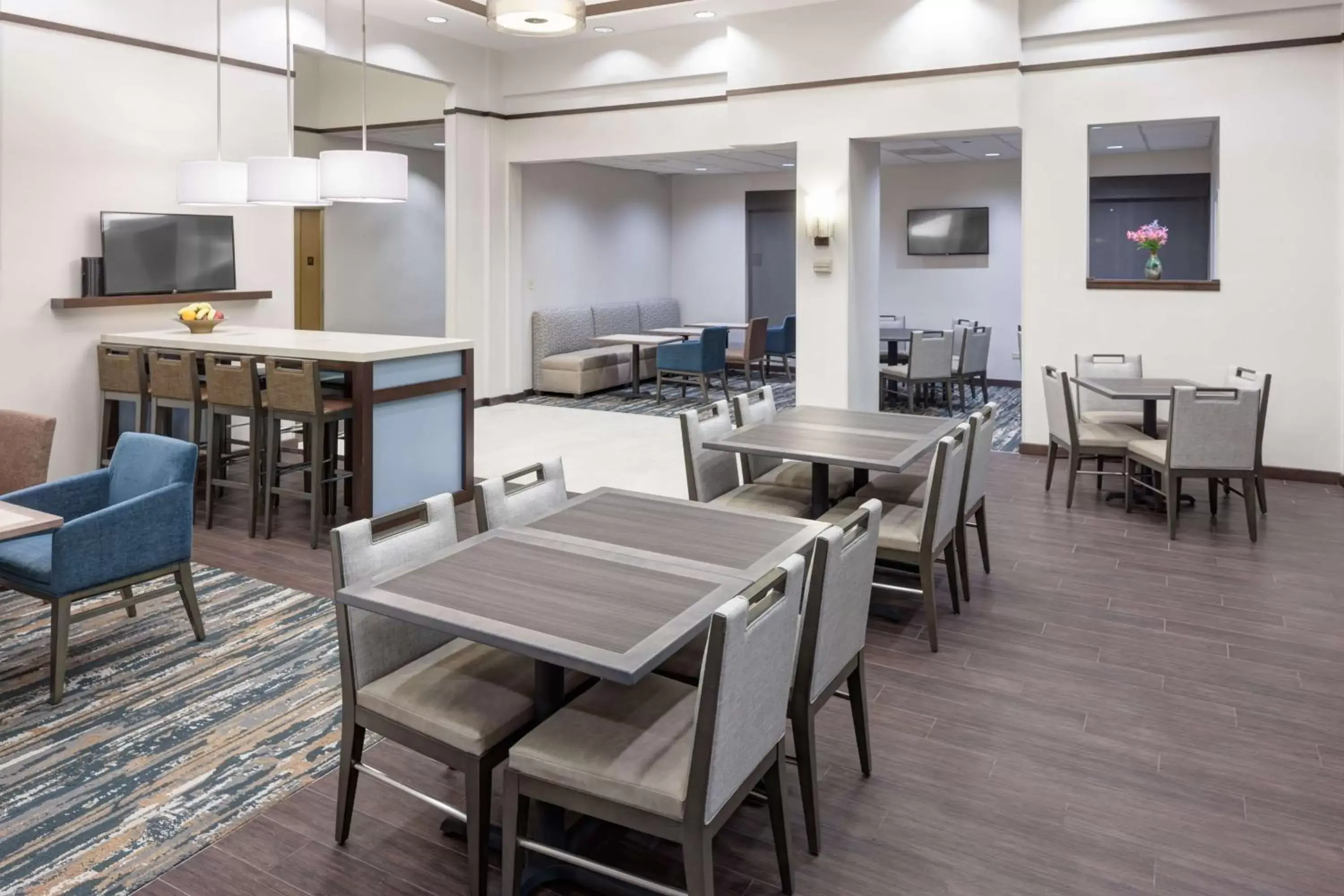 Restaurant/places to eat in Hampton Inn & Suites Chicago North Shore Restaurant/places to eat in Hampton Inn & Suites Chicago North Shore