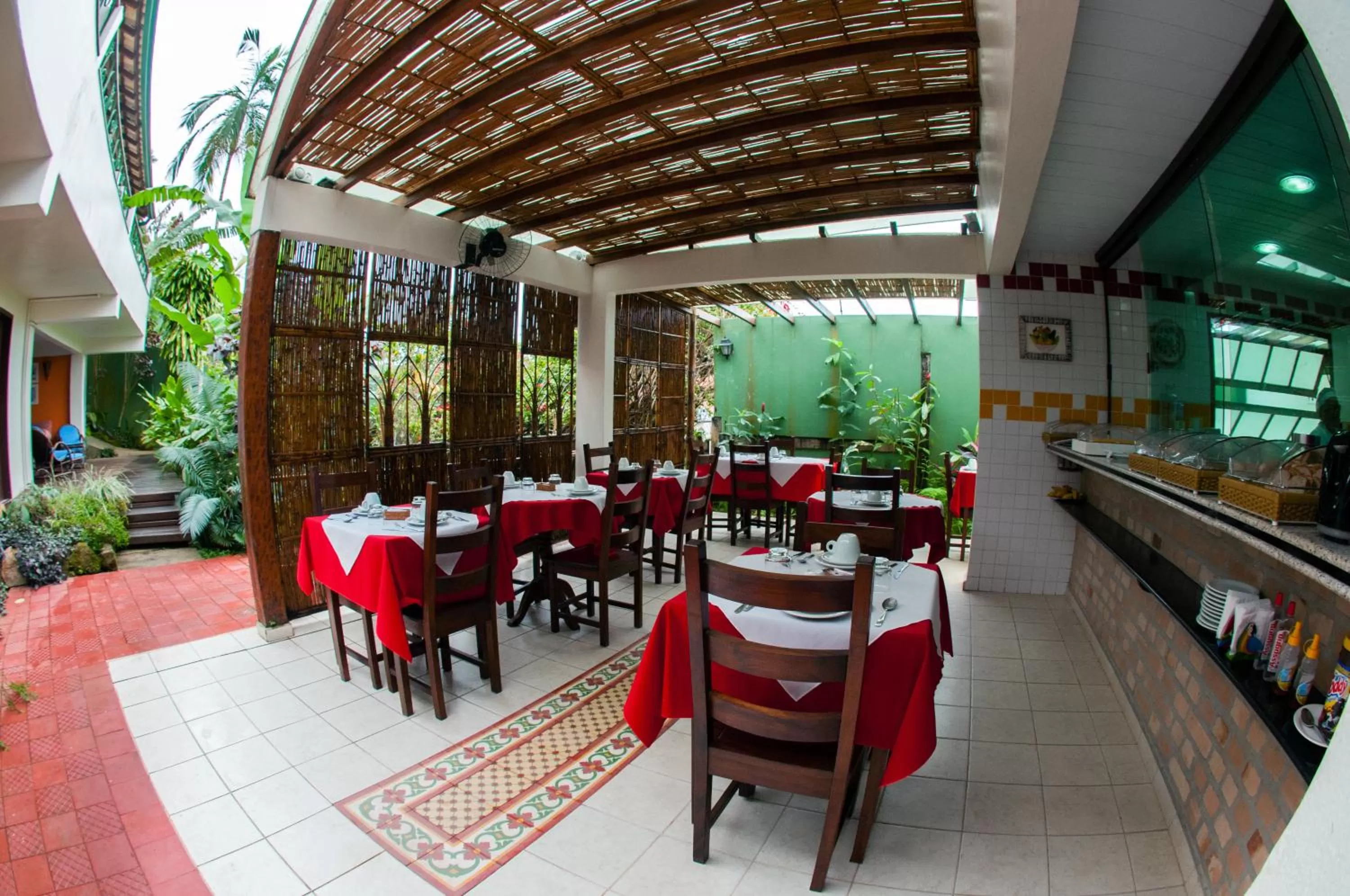 Restaurant/places to eat in Pousada Solar D Alcina