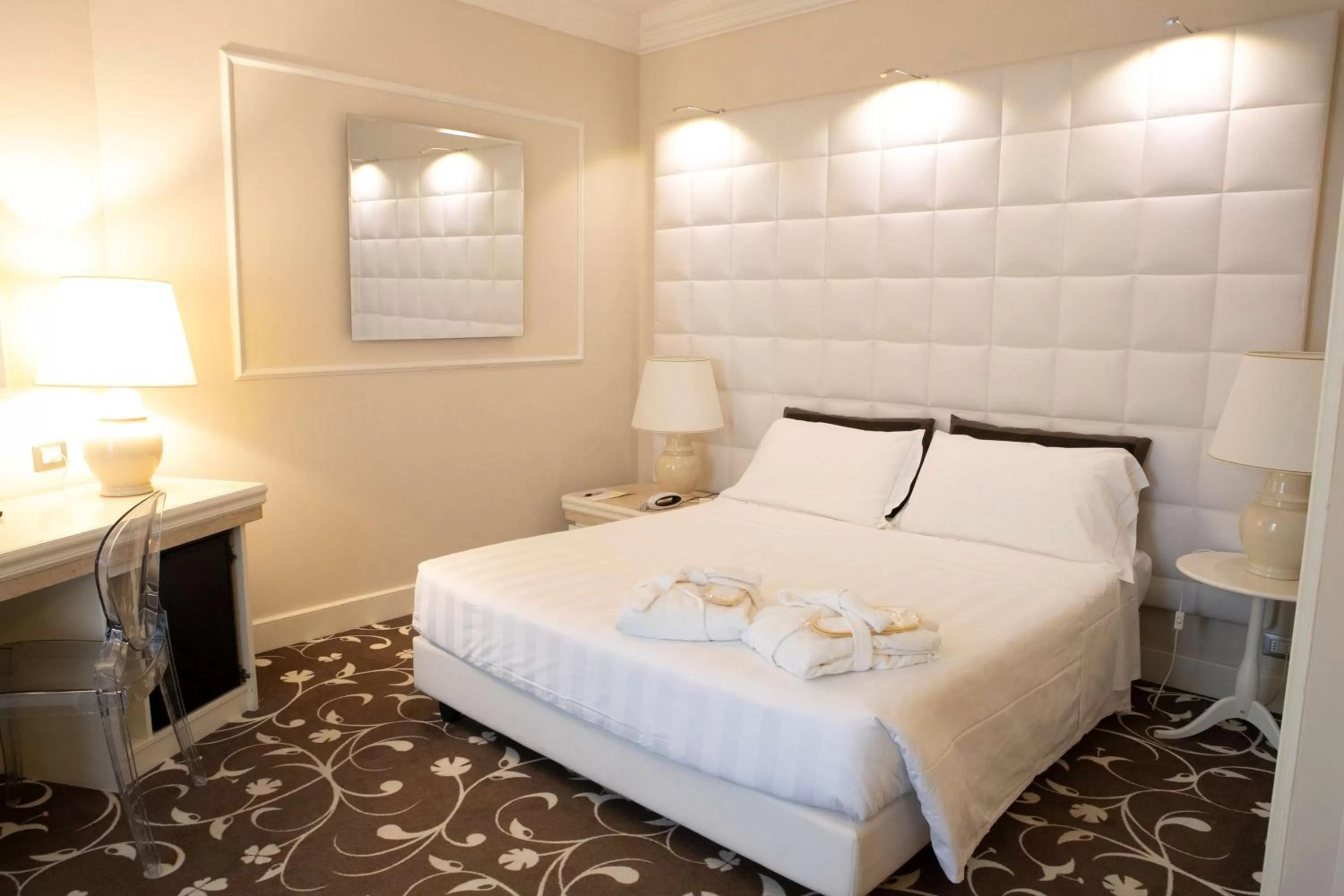 Bedroom, Bed in Etrusco Arezzo Hotel - Sure Hotel Collection by Best Western