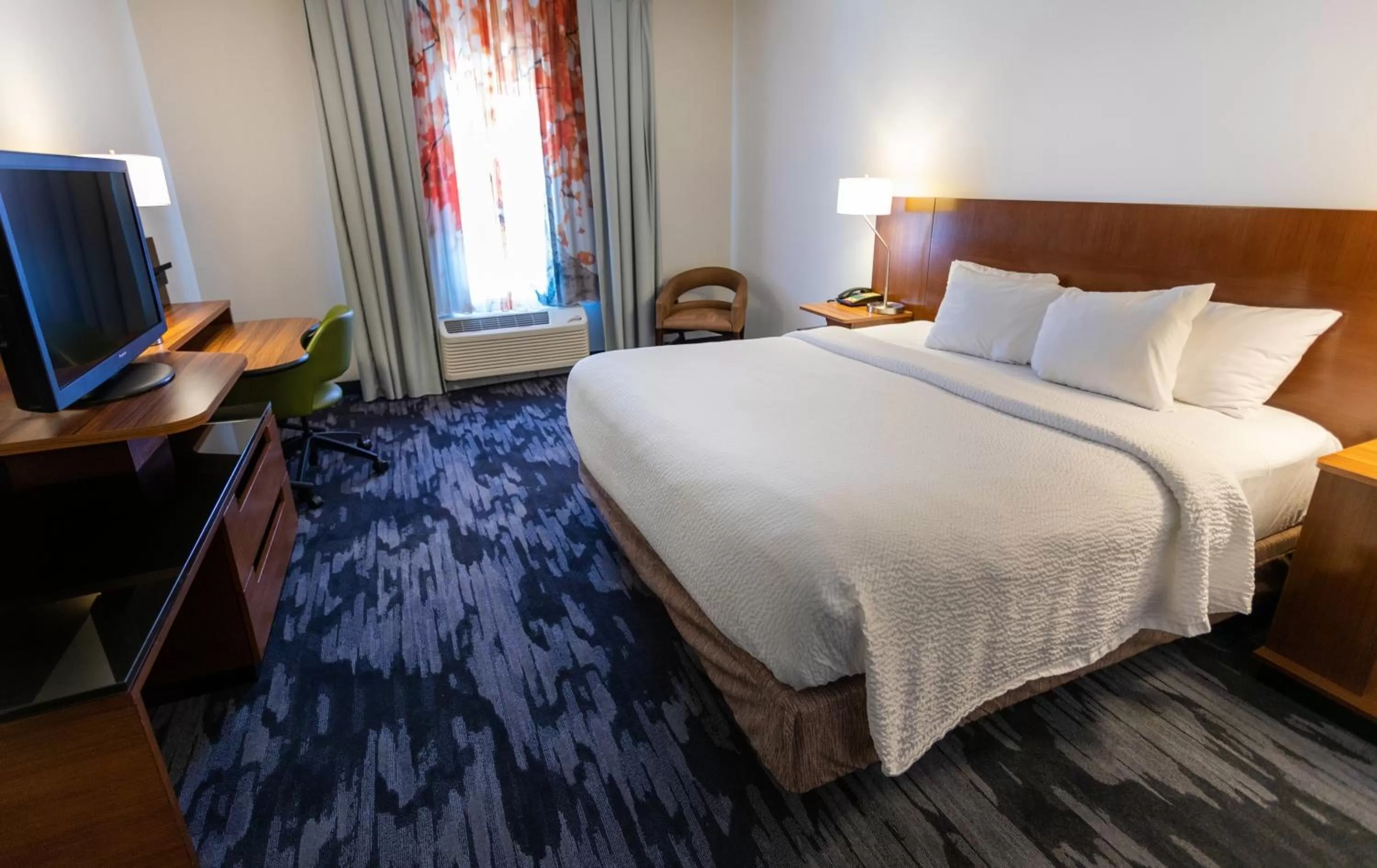 Photo of the whole room, Bed in Fairfield Inn & Suites by Marriott Athens I-65