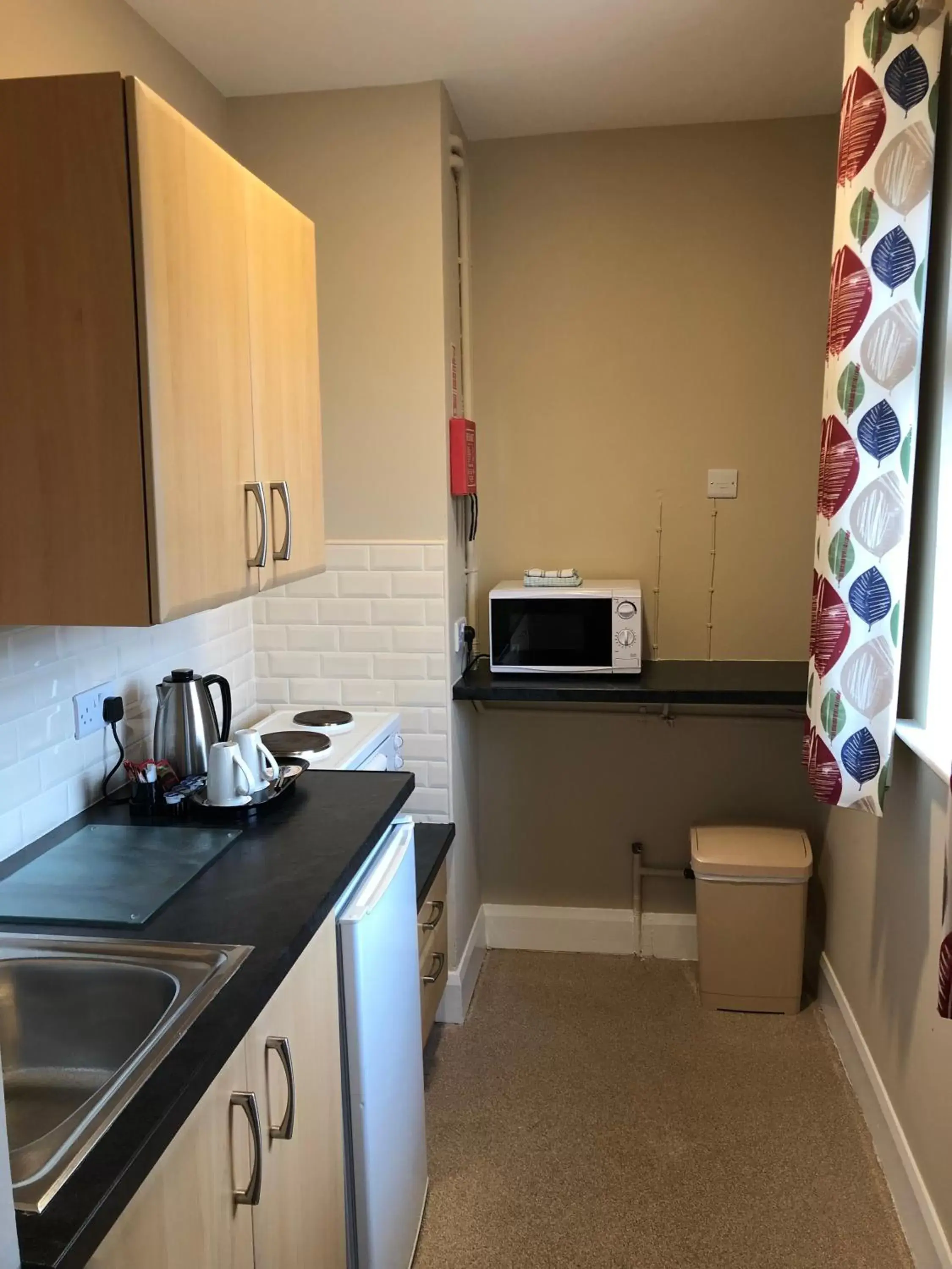 Coffee/tea facilities, Kitchen/Kitchenette in Belmore Court & Motel