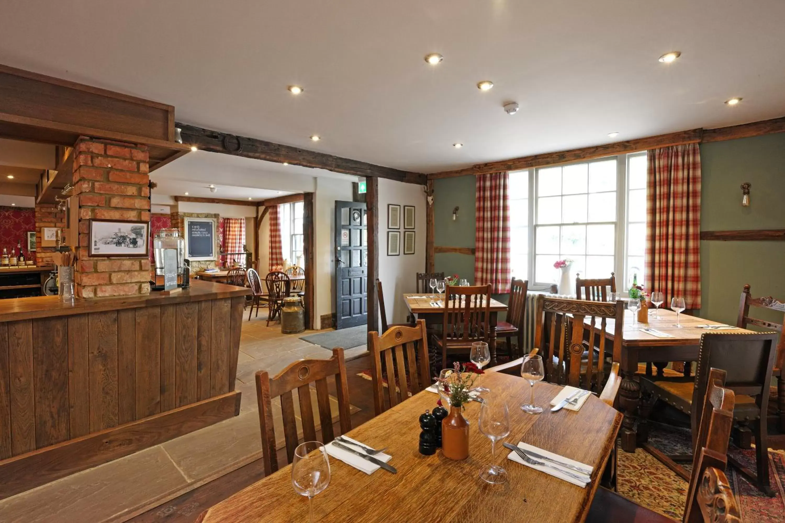 Restaurant/Places to Eat in The Plough Inn