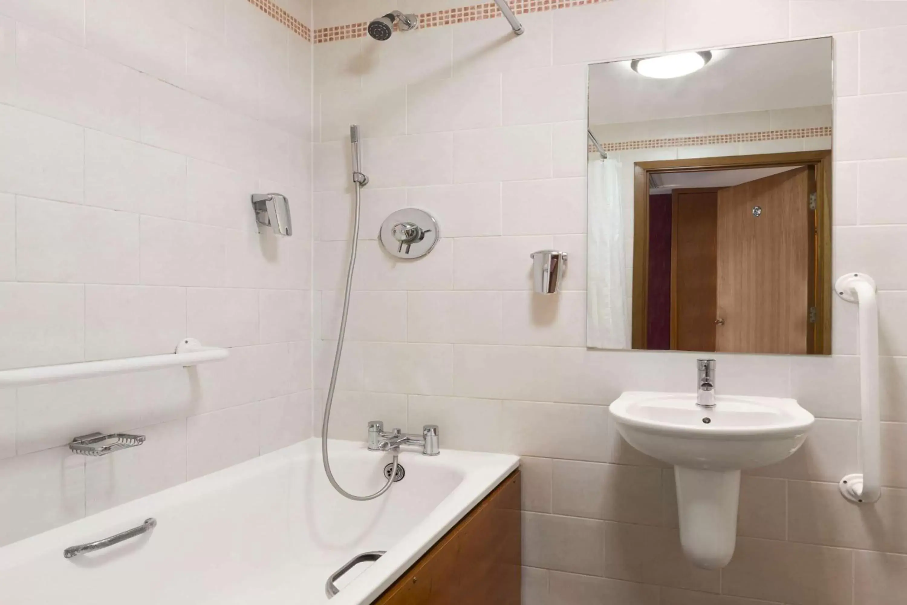 Bathroom in Savera Hotel South Ruislip