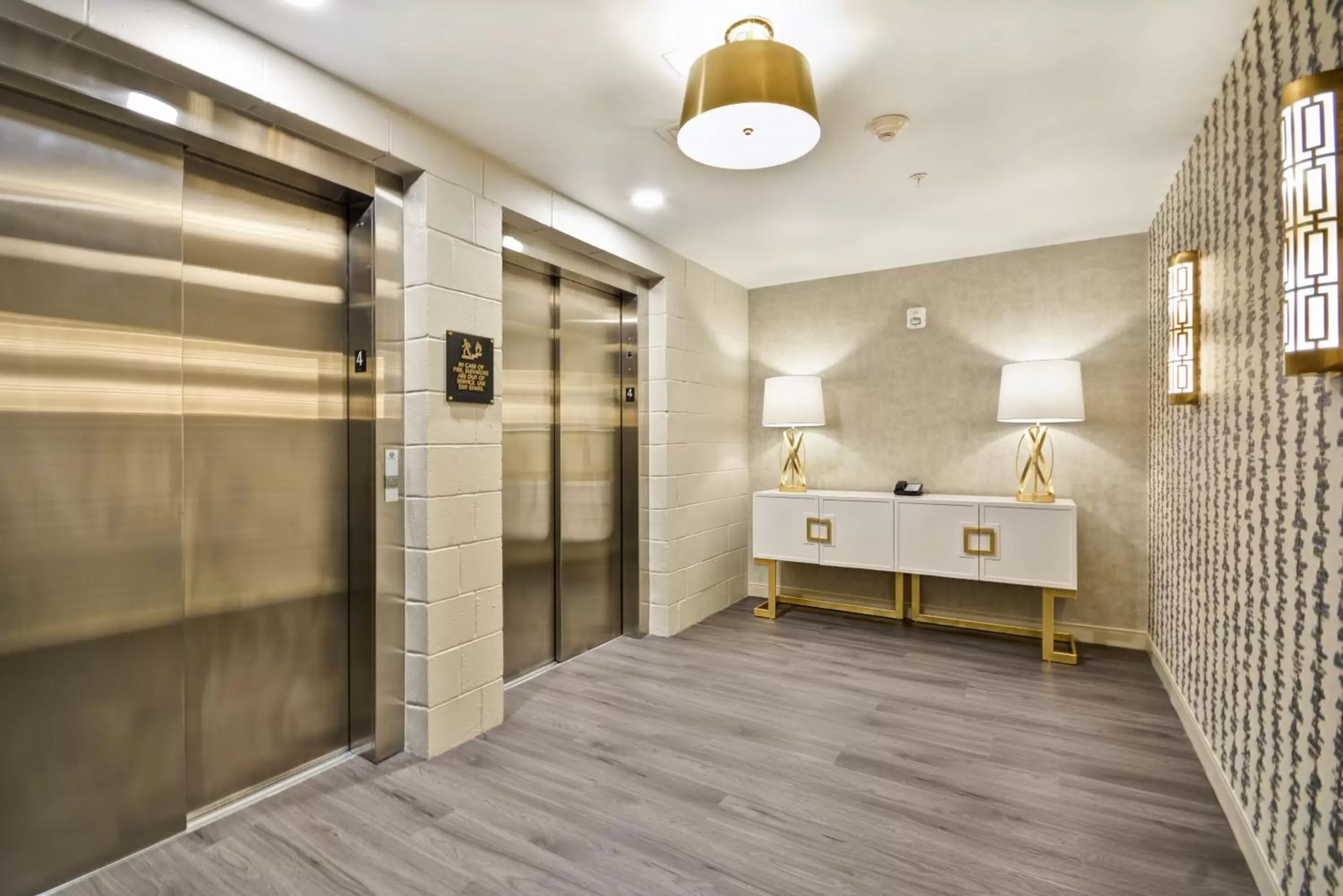 Lobby or reception, Bathroom in Hotel Indigo Kansas City - The Crossroads, an IHG Hotel