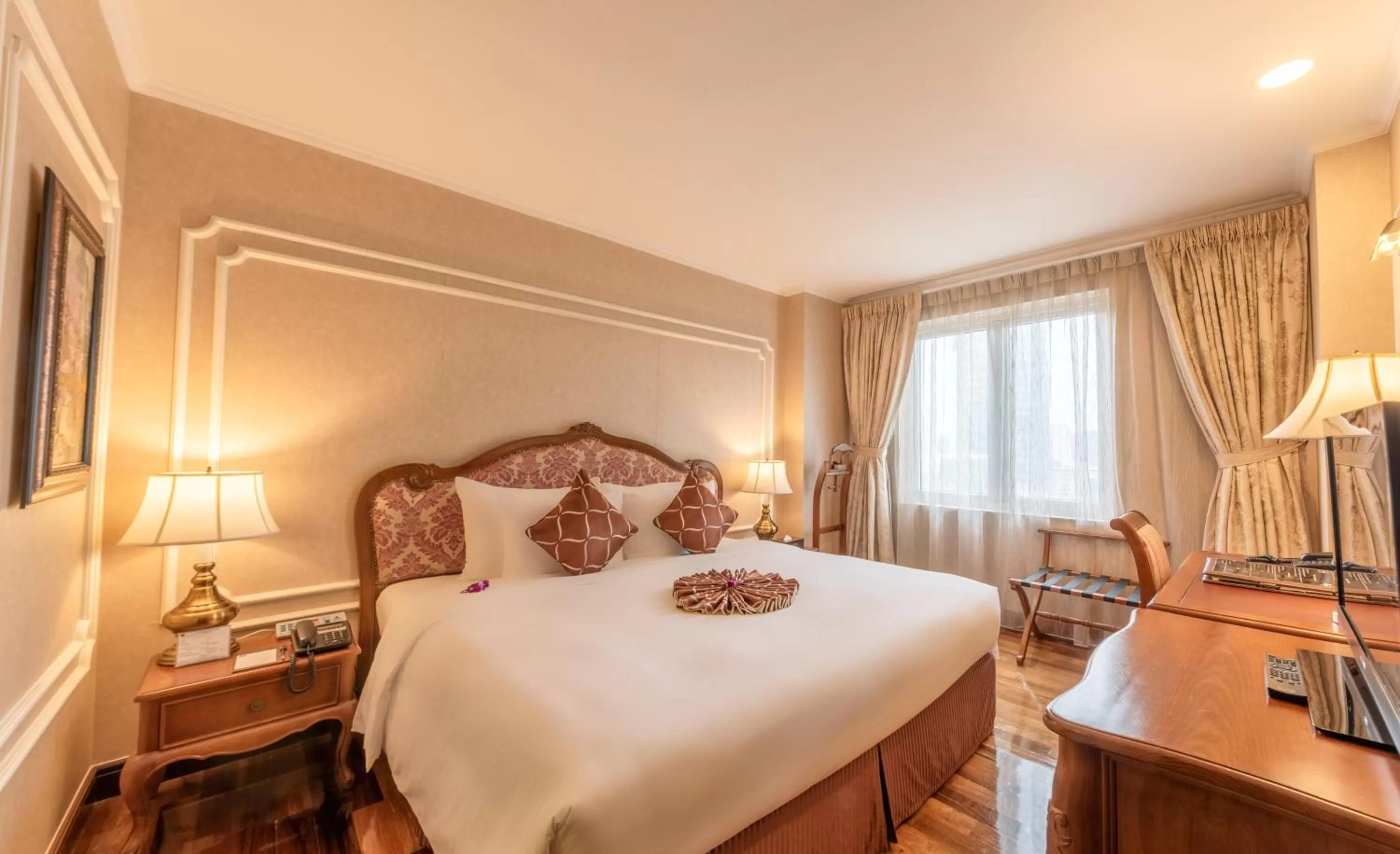 Bedroom, Bed in Hotel Grand Saigon