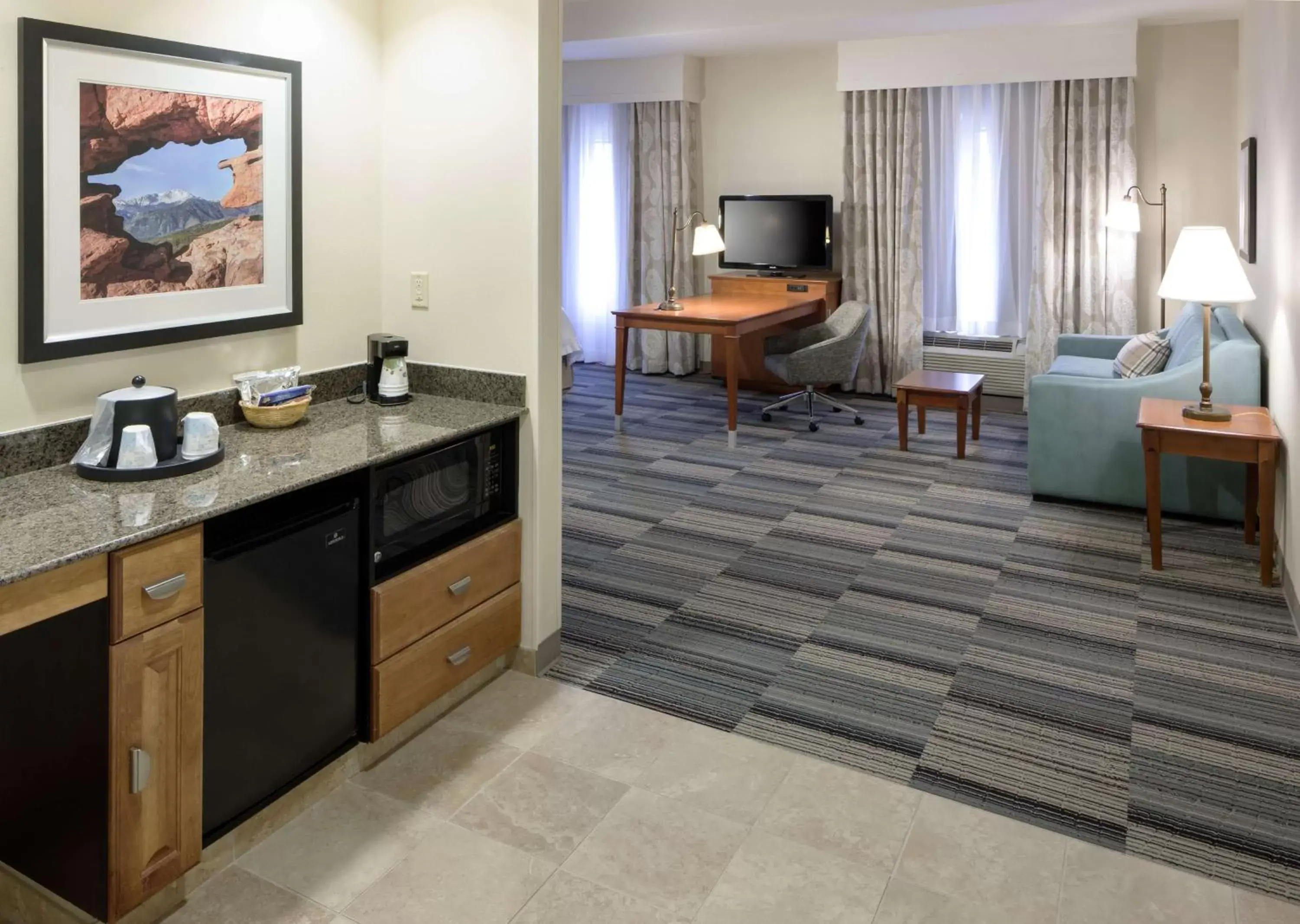 Bedroom in Hampton Inn & Suites Colorado Springs/I-25 South