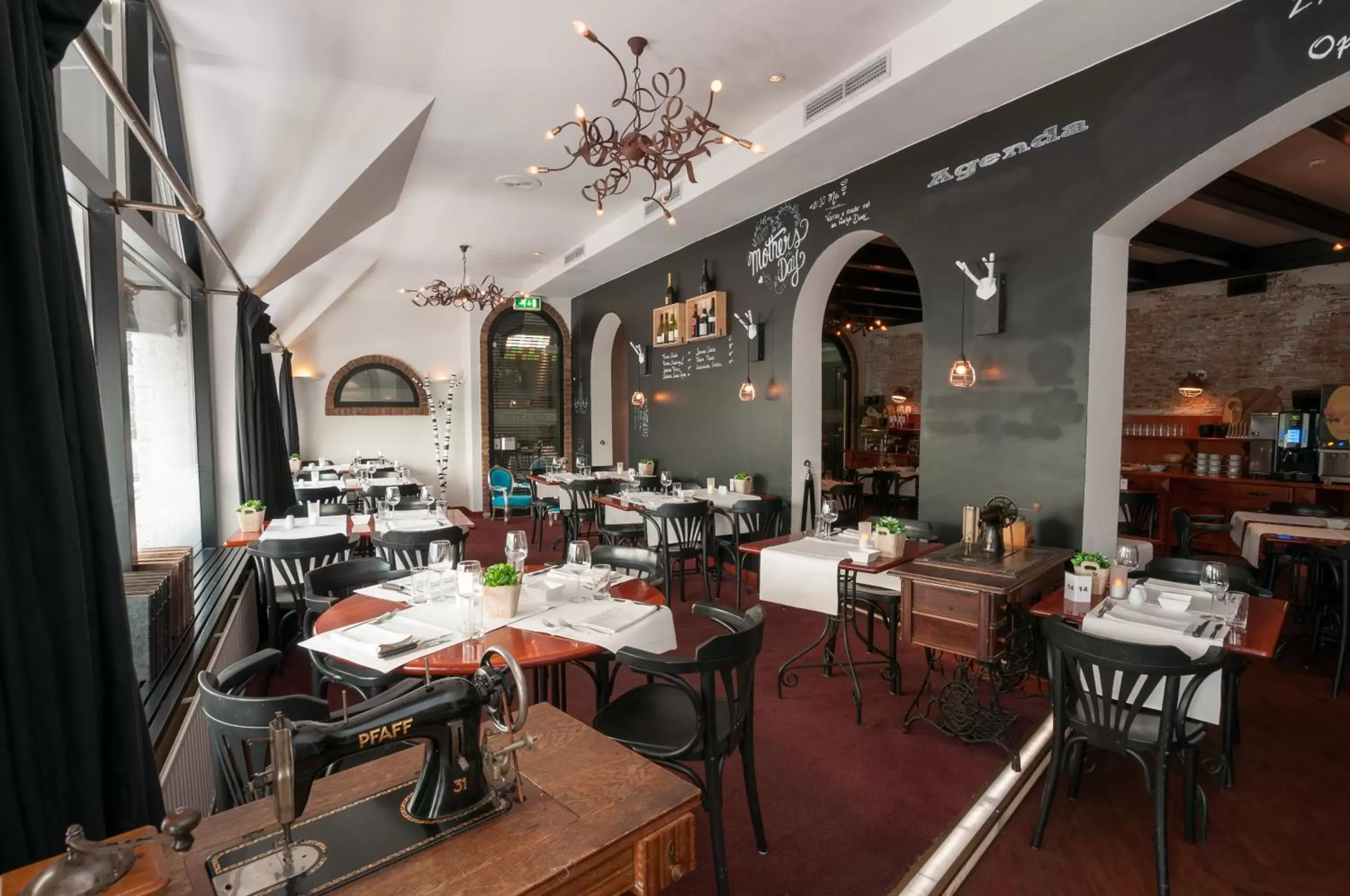 Restaurant/Places to Eat in Hotel De Rustende Jager