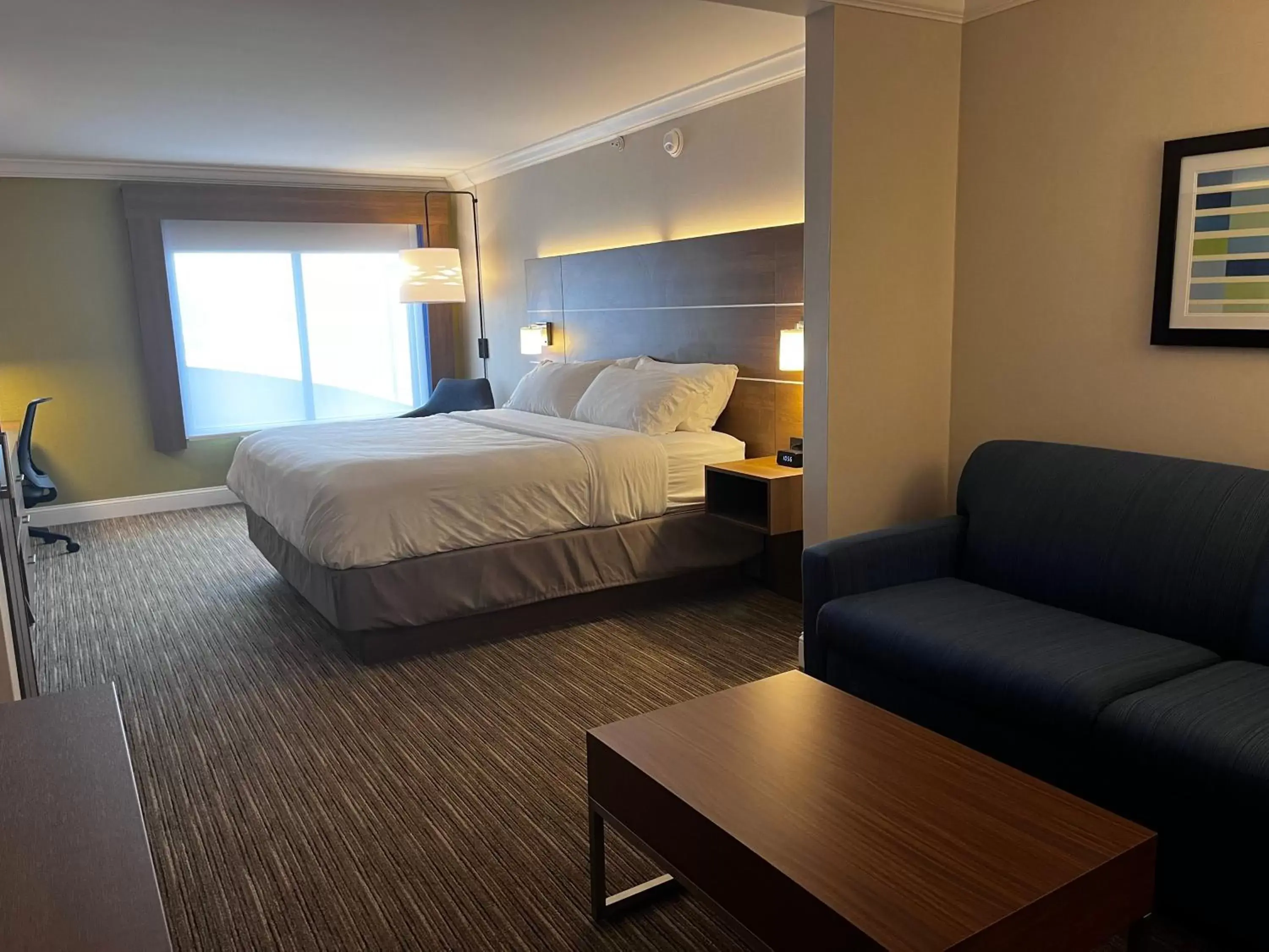 Bed in Holiday Inn Express & Suites Williamsport, an IHG Hotel