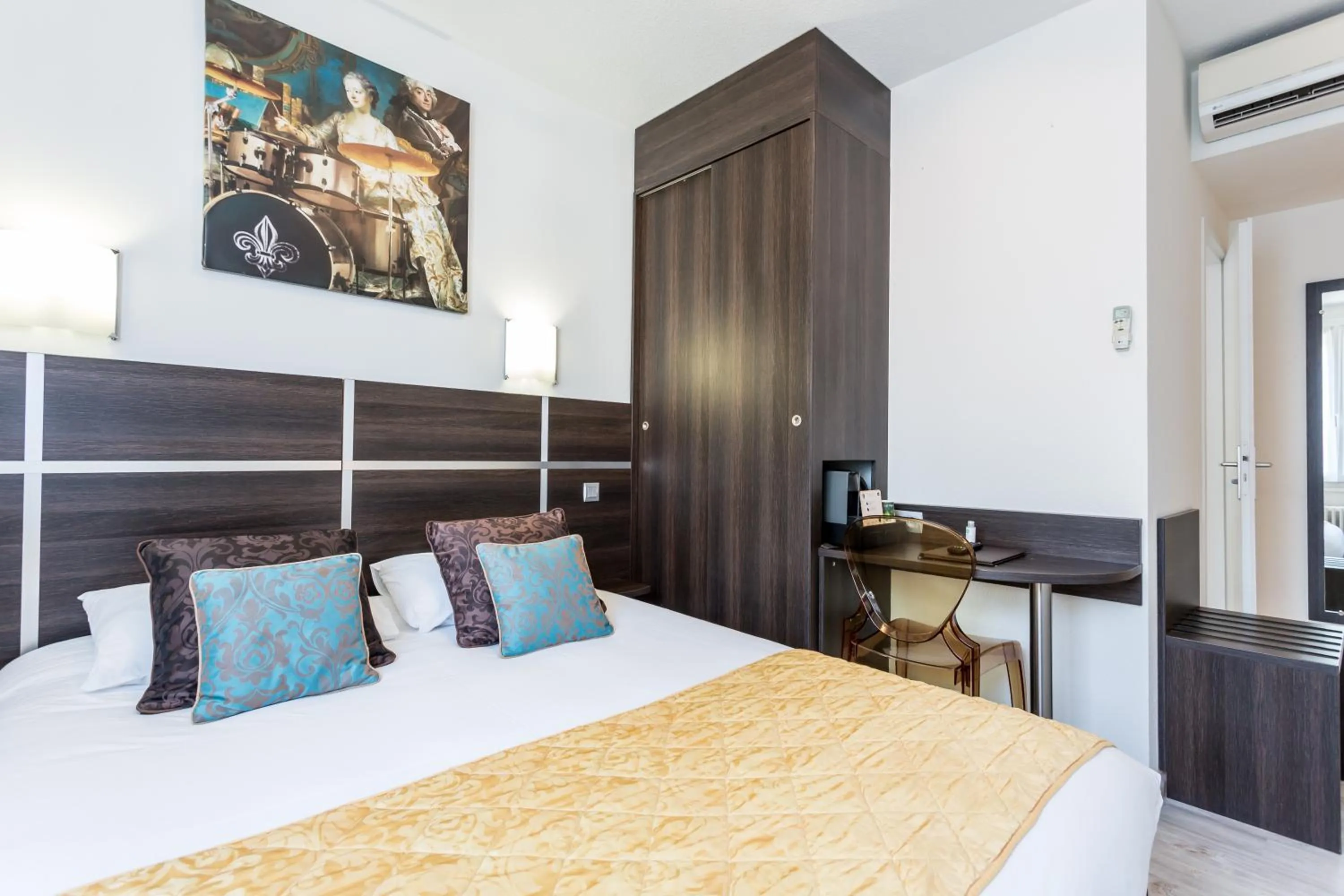 Bed in Hotel Le Centre