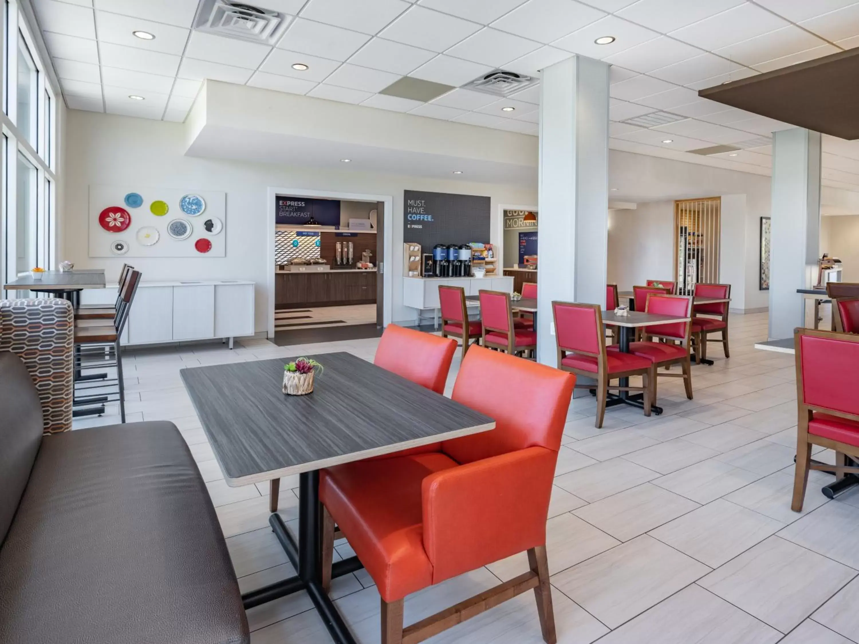 Breakfast, Restaurant/Places to Eat in Holiday Inn Express & Suites - Ruskin, an IHG Hotel