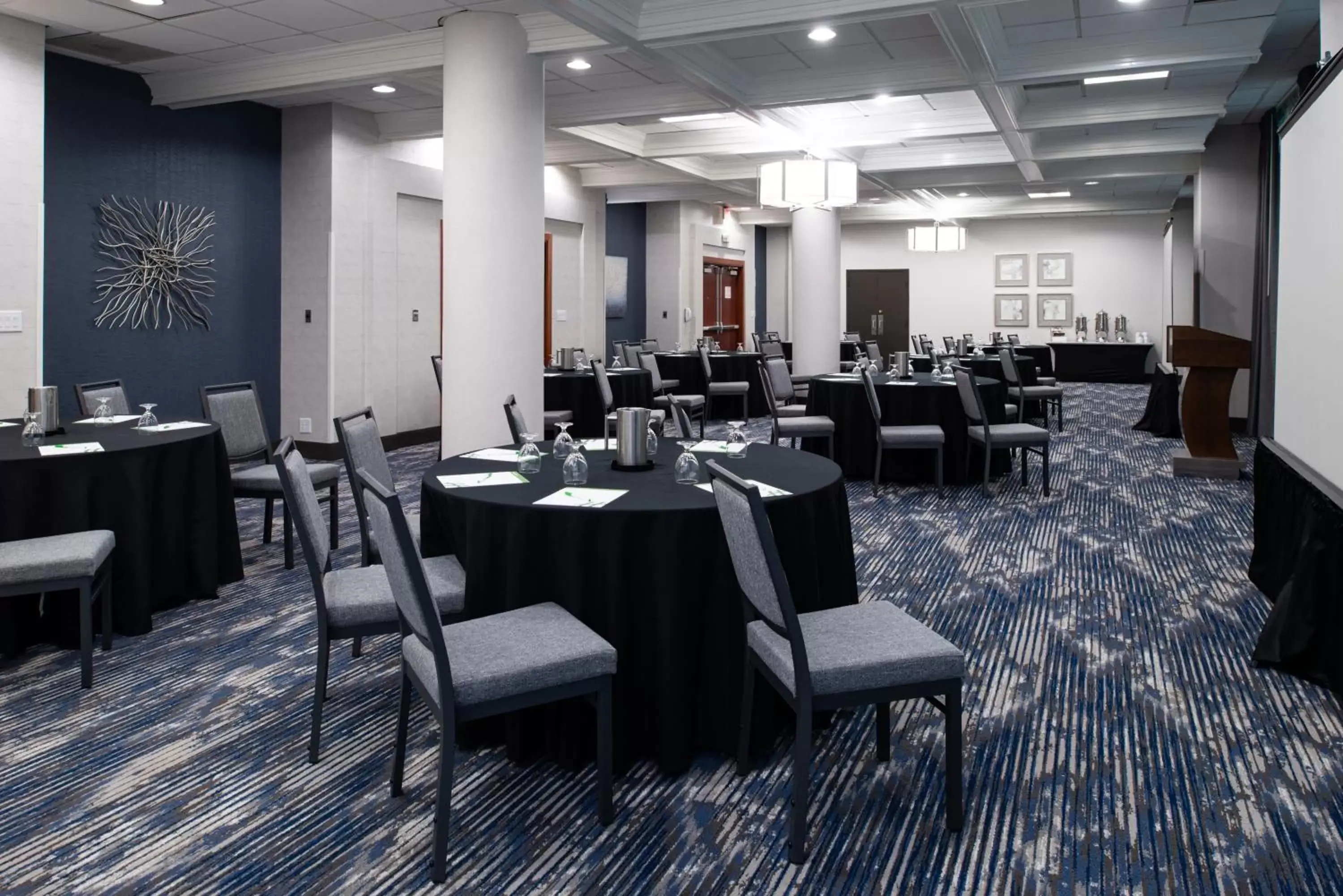 Meeting/conference room, Restaurant/Places to Eat in Holiday Inn Charlotte Center City, an IHG Hotel