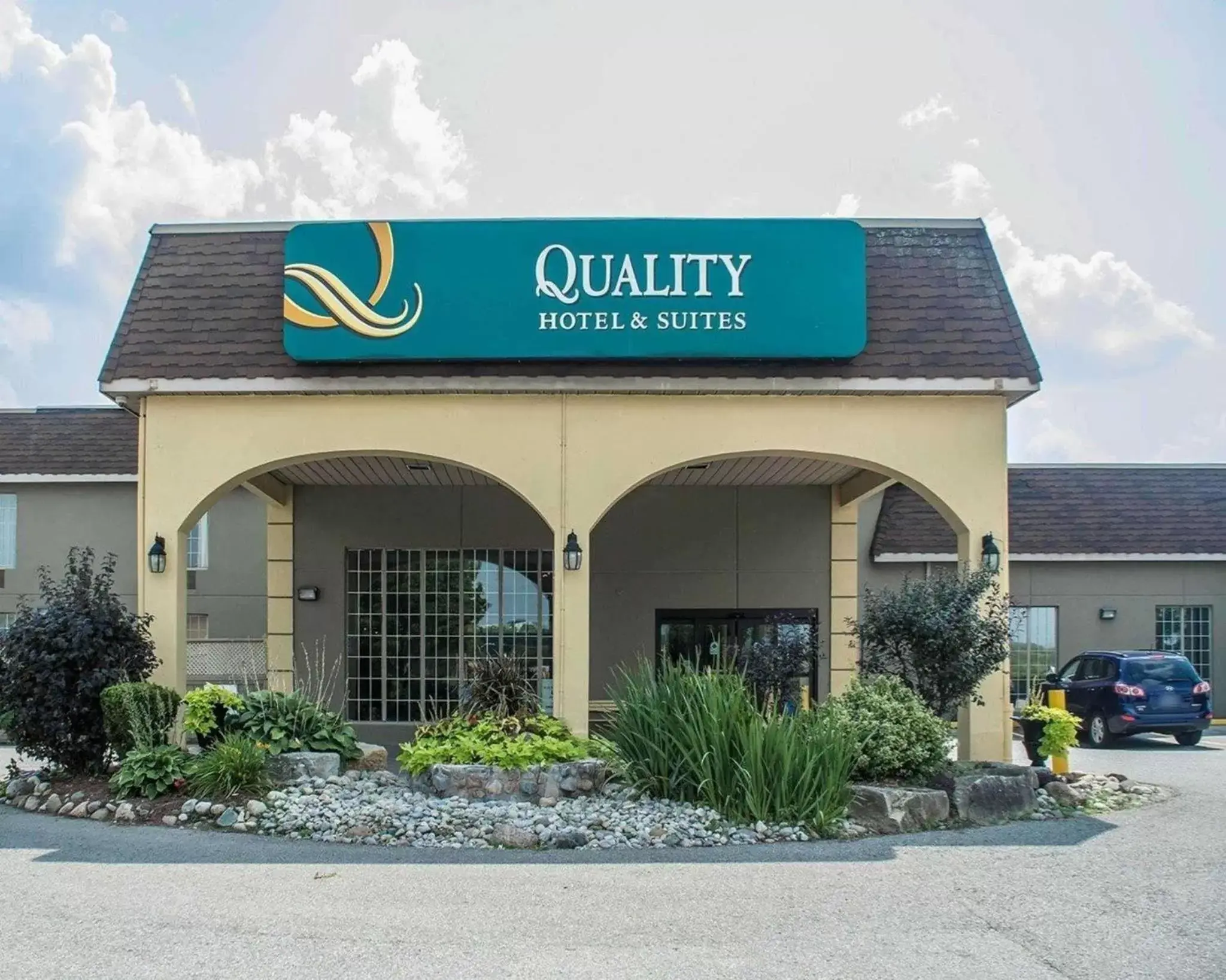 Property building in Quality Hotel & Suites Woodstock Property building in Quality Hotel & Suites Woodstock