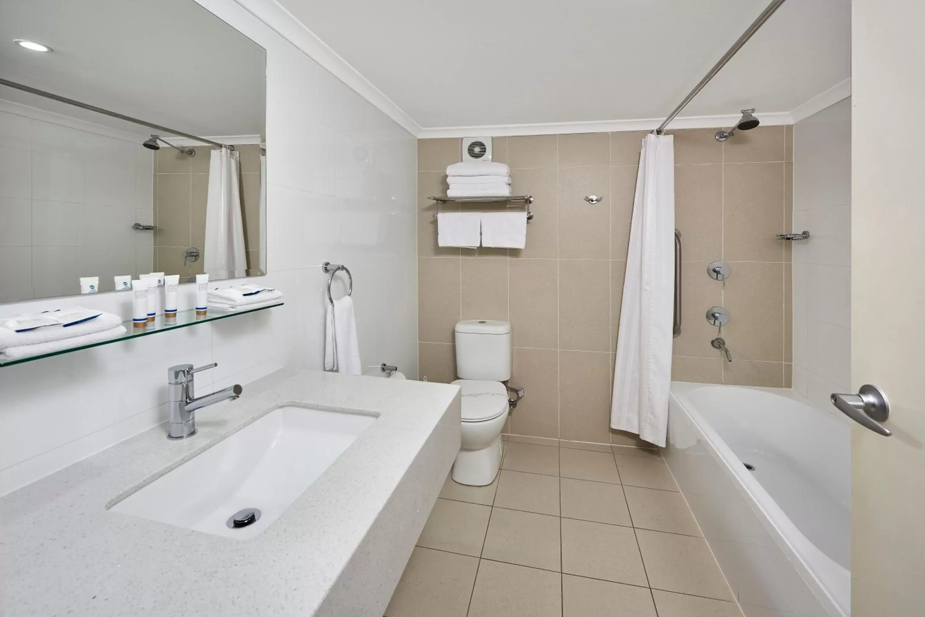 Bathroom in Best Western Casula Motor Inn