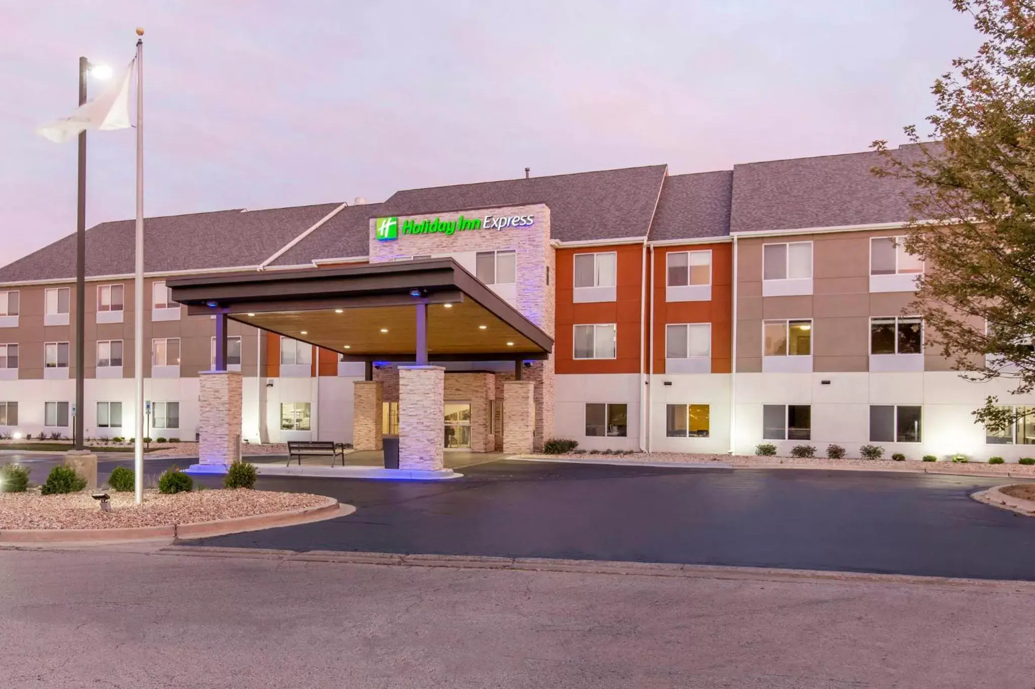 Property Building in Holiday Inn Express and Suites Chicago West - St Charles, an IHG Hotel