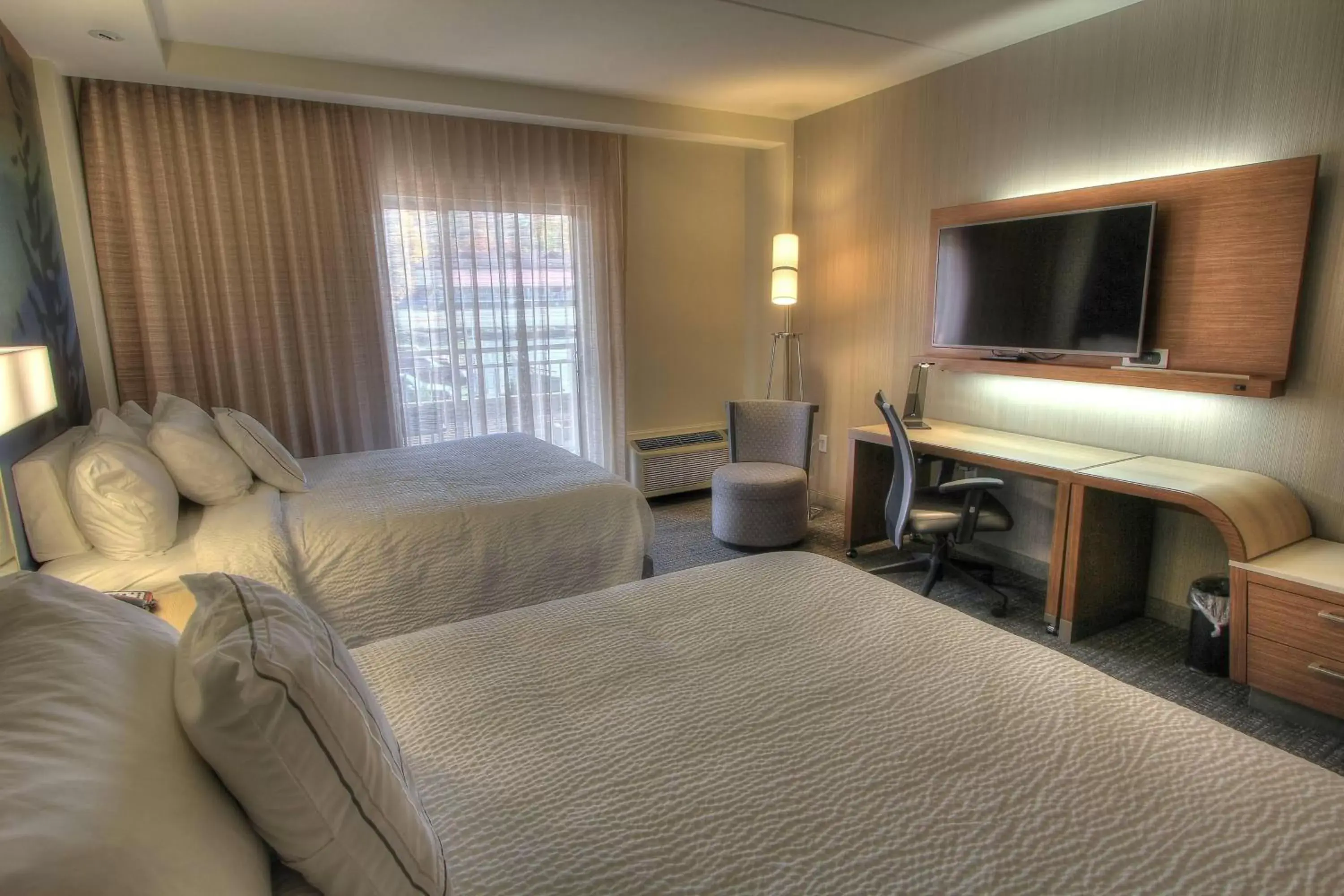 Photo of the whole room, Bed in Courtyard by Marriott Gatlinburg Downtown