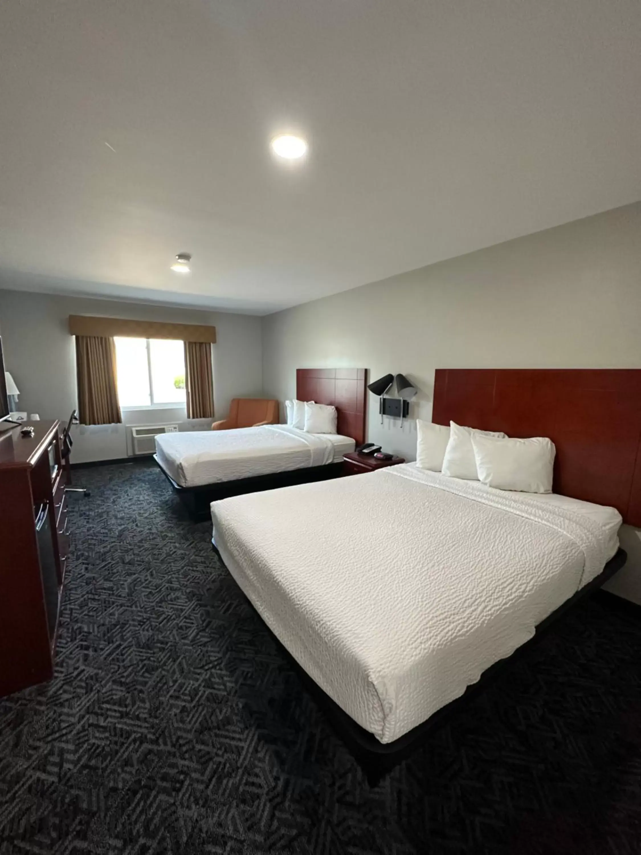 Bed in Days Inn by Wyndham Flagstaff I-40