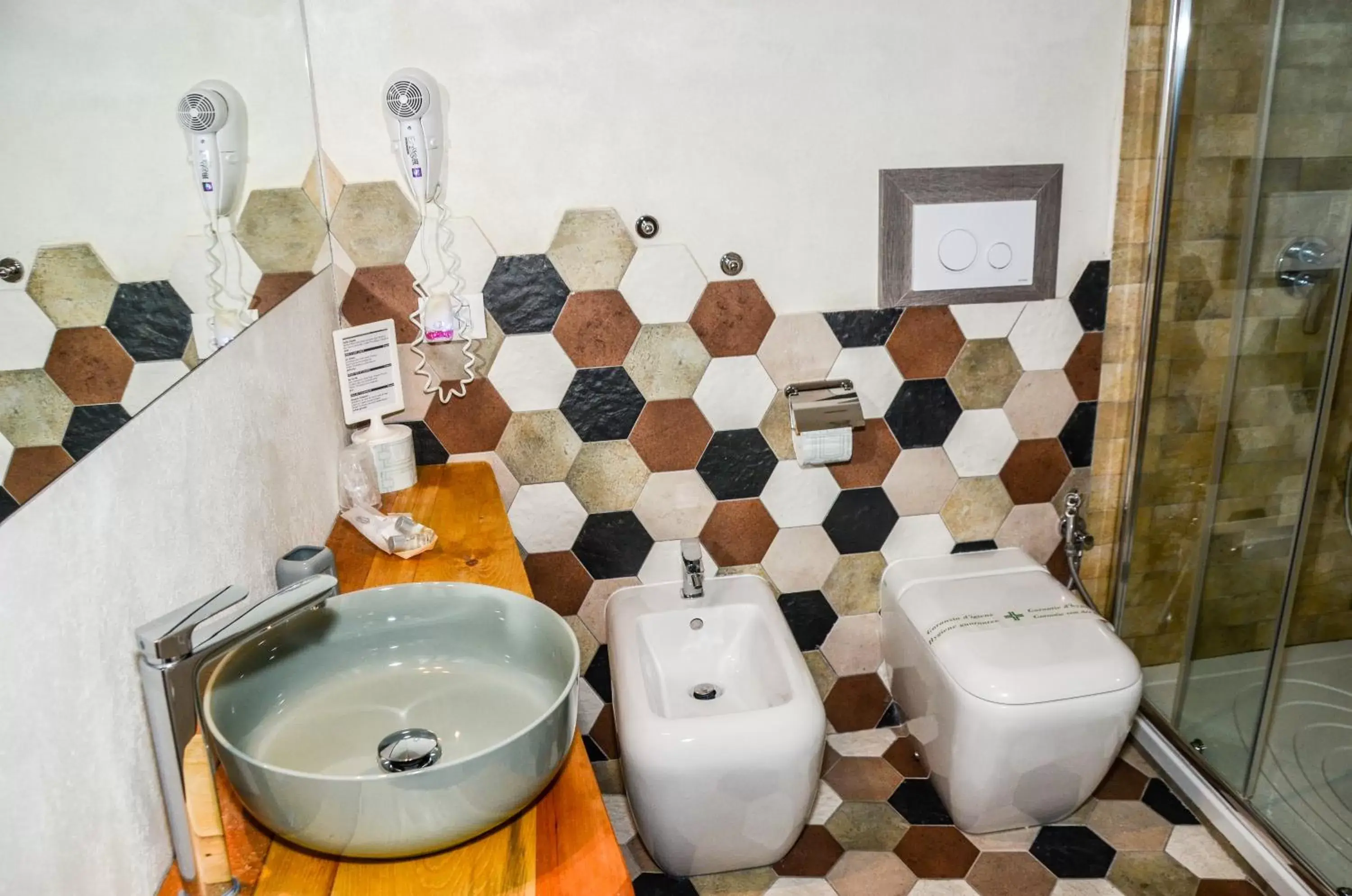 Bathroom in Vicoli di Napoli B&B