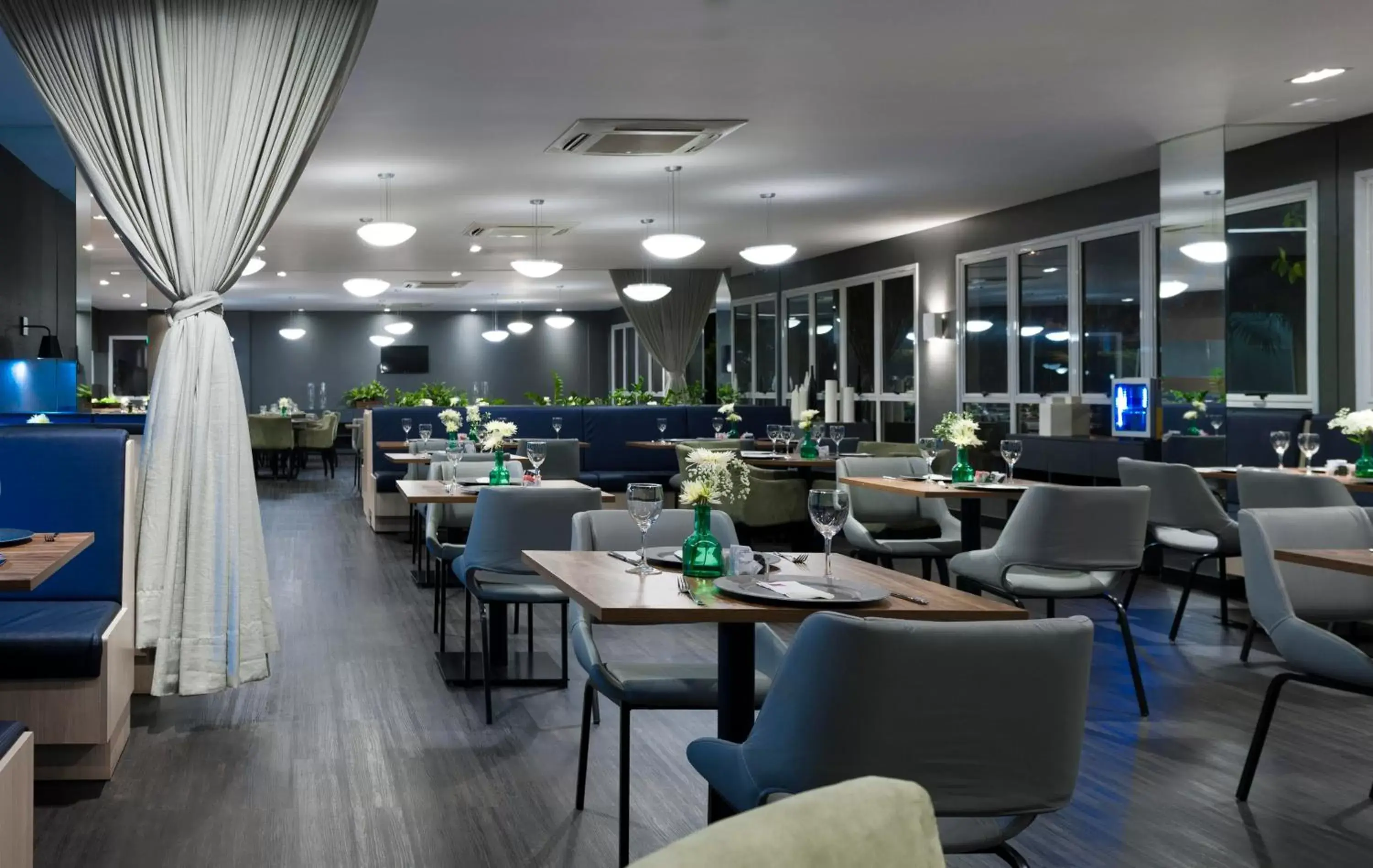 Restaurant/Places to Eat in Comfort Suites Flamboyant Goiânia