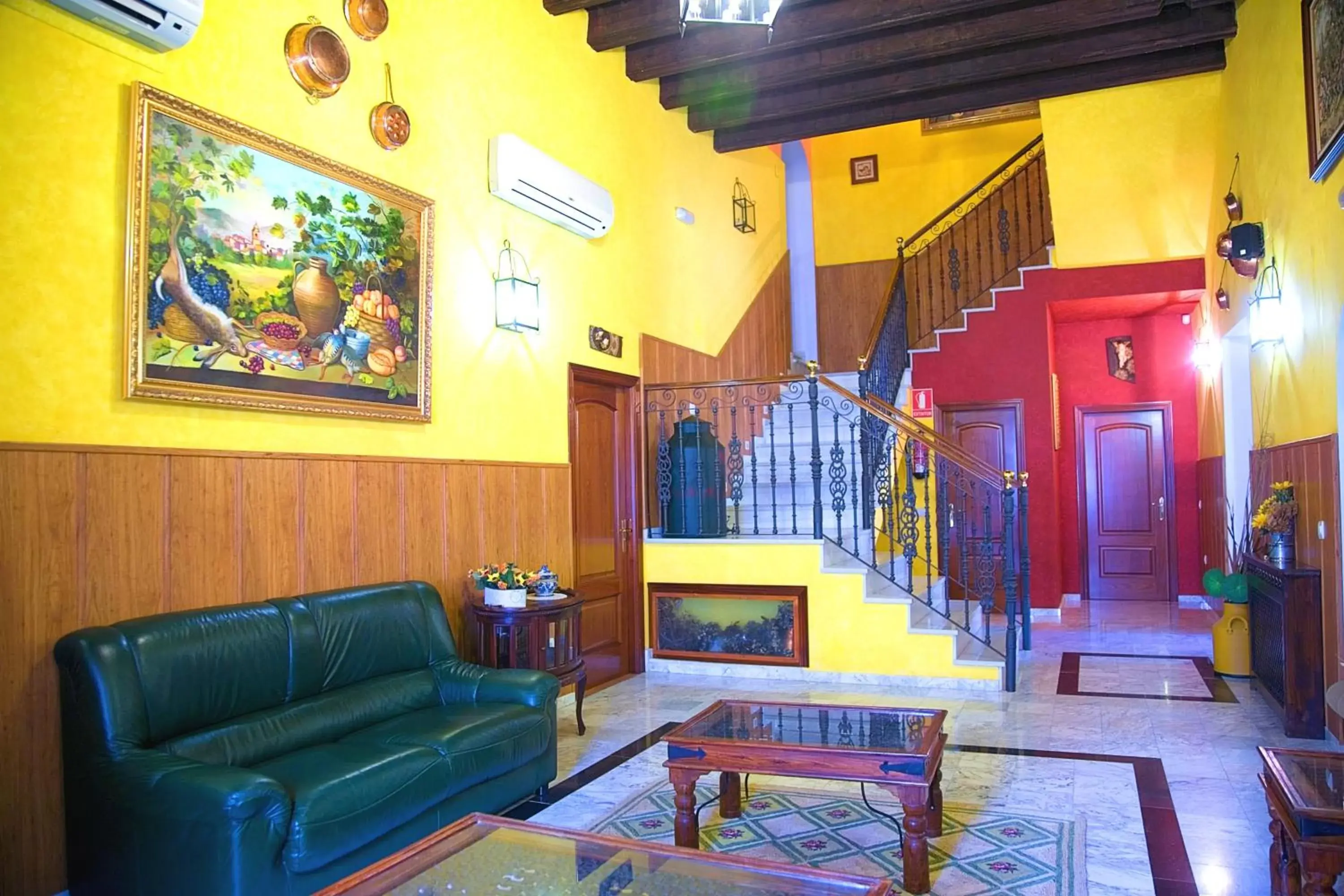 Living room, Lobby/Reception in Hospedium Hotel Rural Soterraña