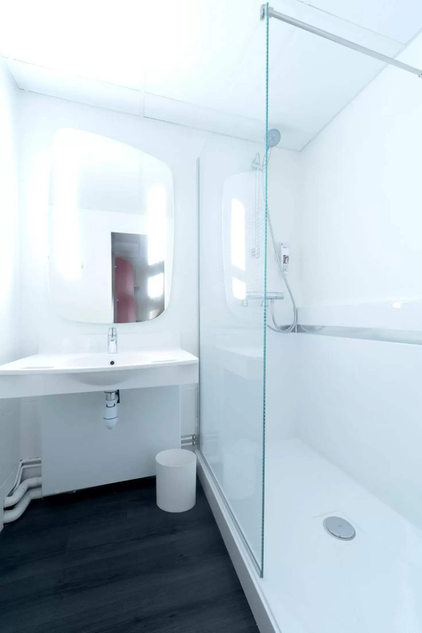 Shower, Bathroom in ibis Rouen Centre Champ de Mars