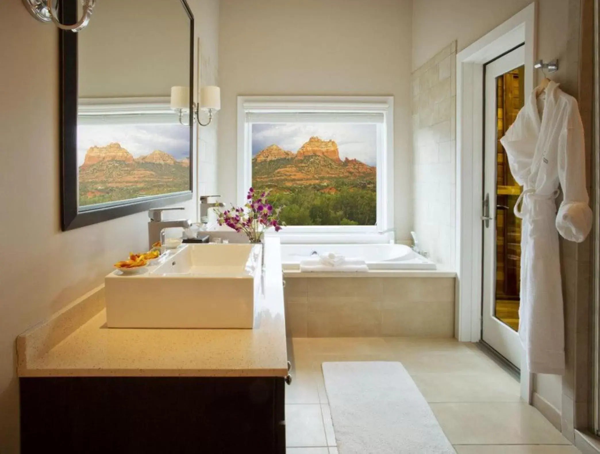 Bathroom in L'Auberge De Sedona