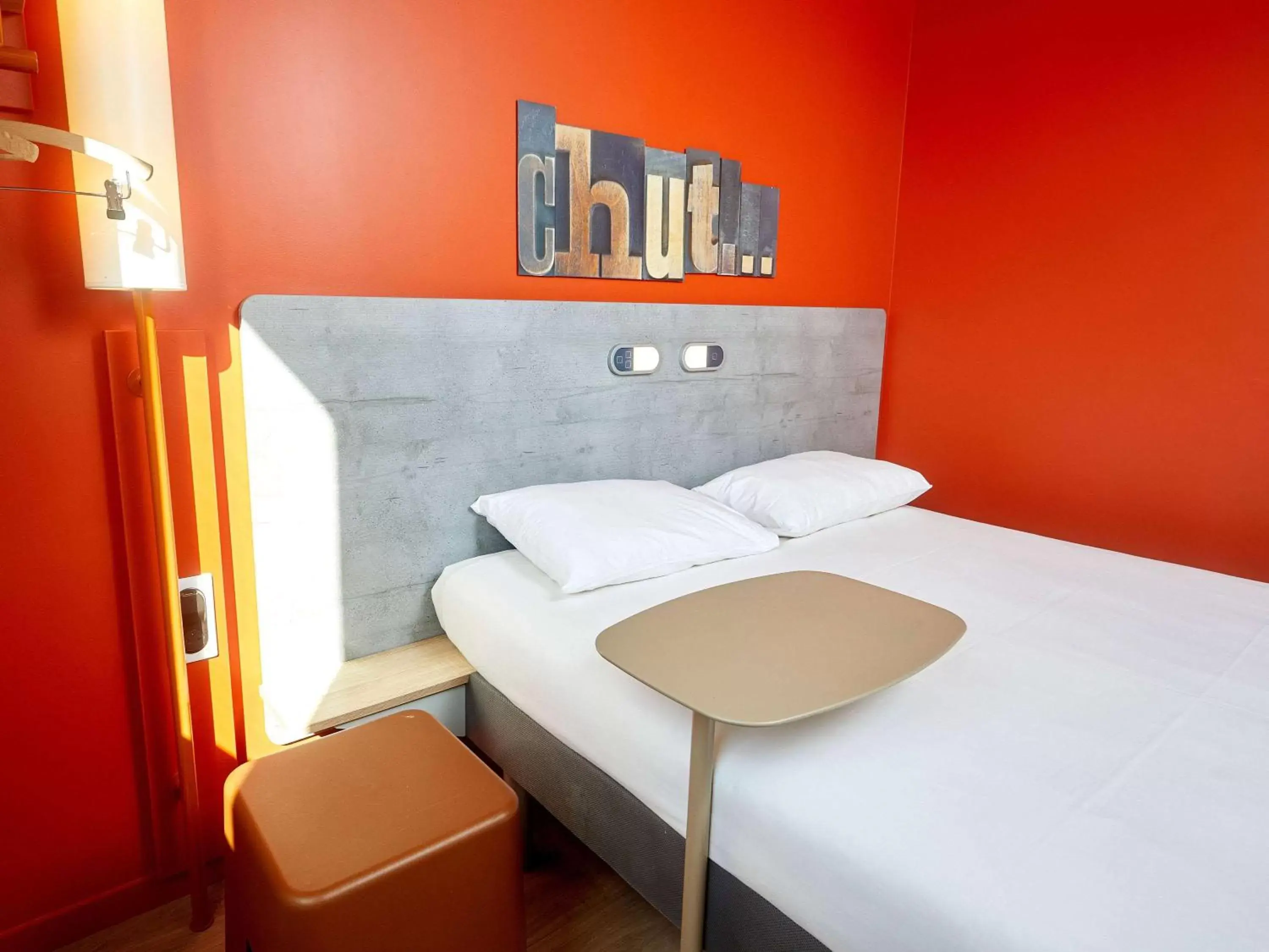 Photo of the whole room, Bed in ibis budget Auxerre Centre