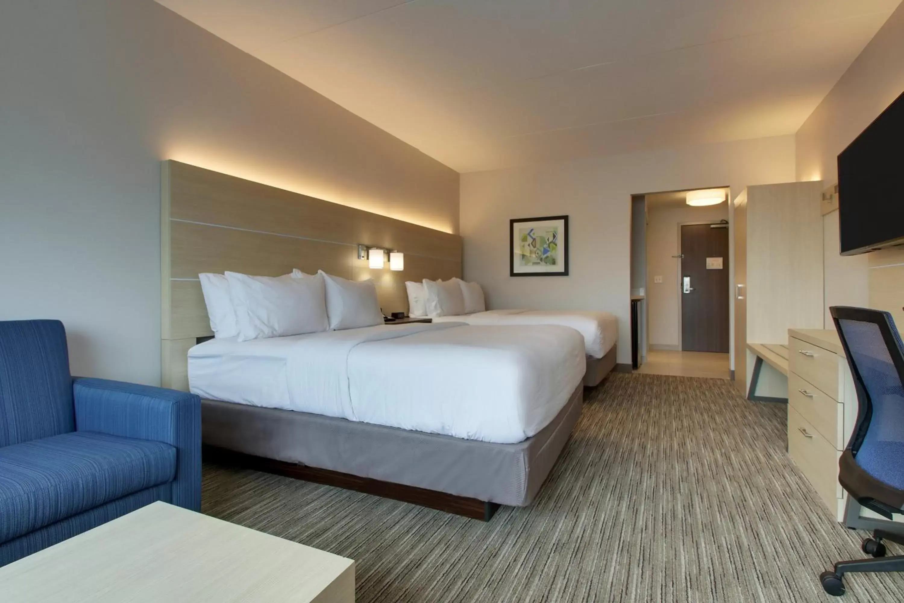 Bedroom, Bed in Holiday Inn Express & Suites - Elizabethtown North, an IHG Hotel