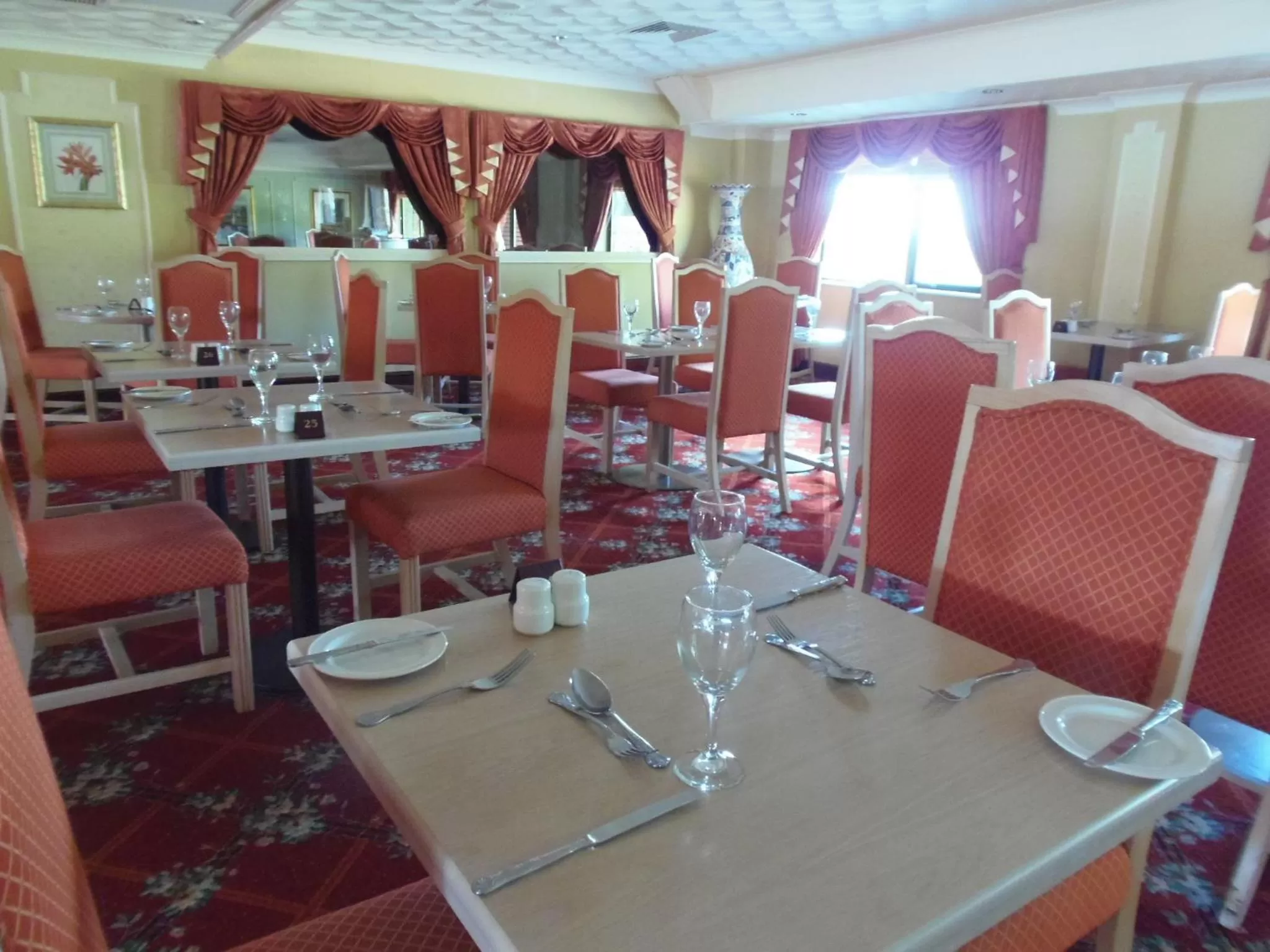 Restaurant/places to eat in Lakeside International Hotel