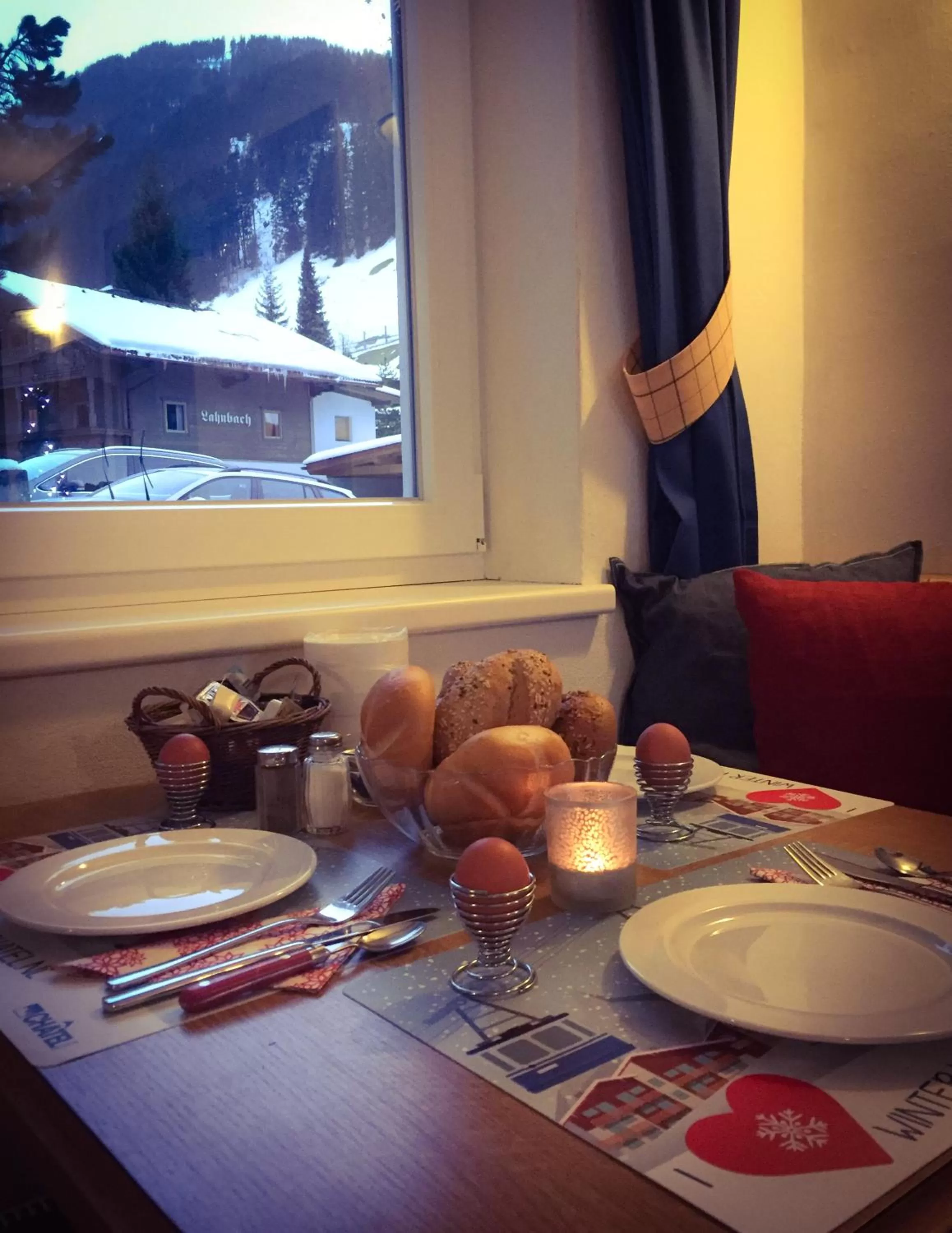 Buffet breakfast in Haus Irmgard by Châtel Reizen