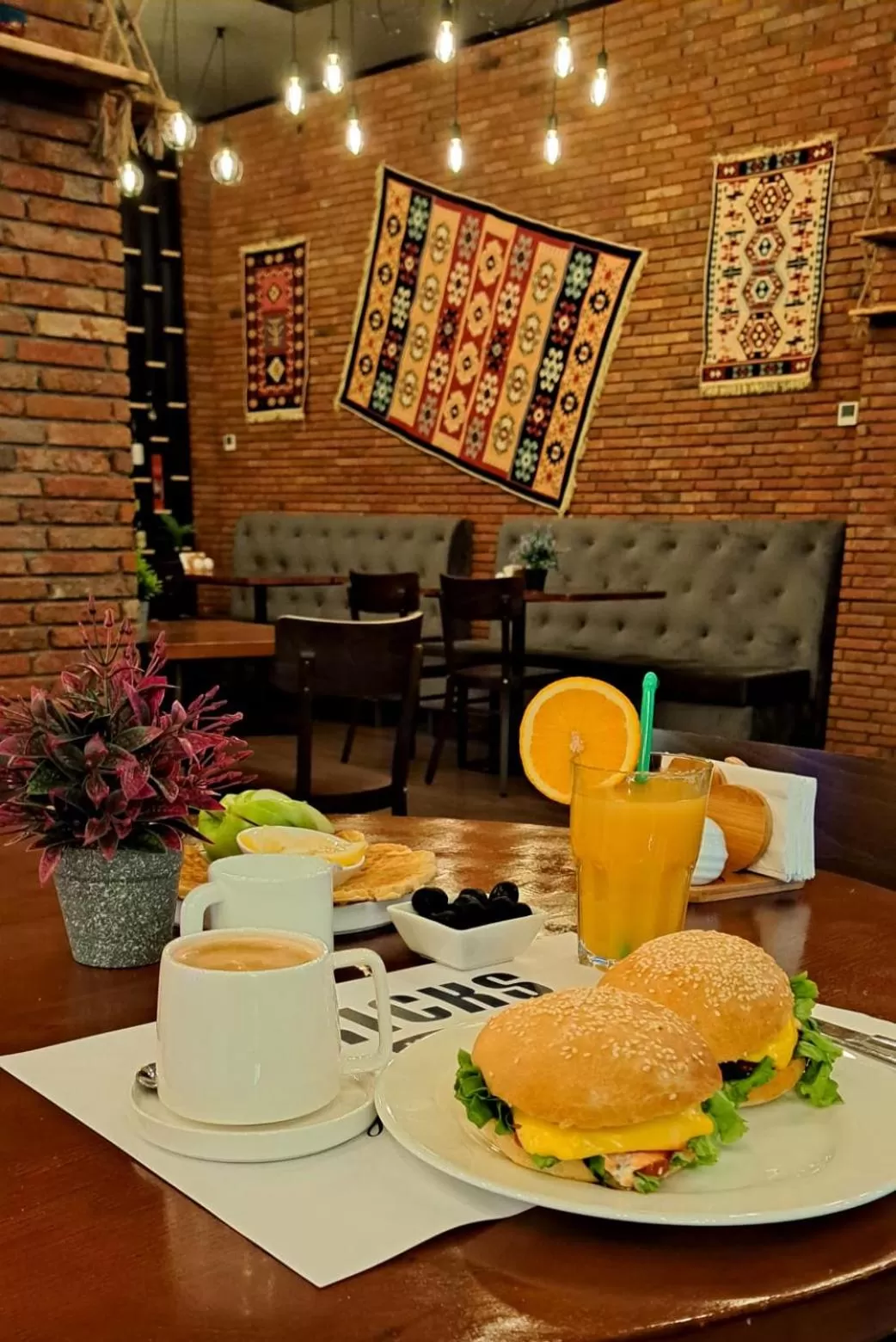 Restaurant/Places to Eat in Bricks Hotel