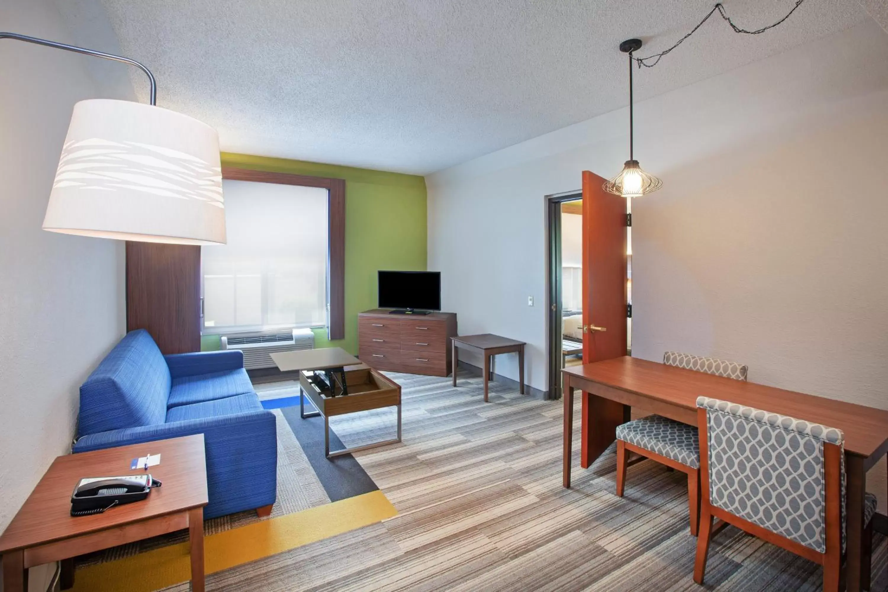 Photo of the whole room, Seating Area in Holiday Inn Express & Suites Houston - Memorial Park Area, an IHG Hotel