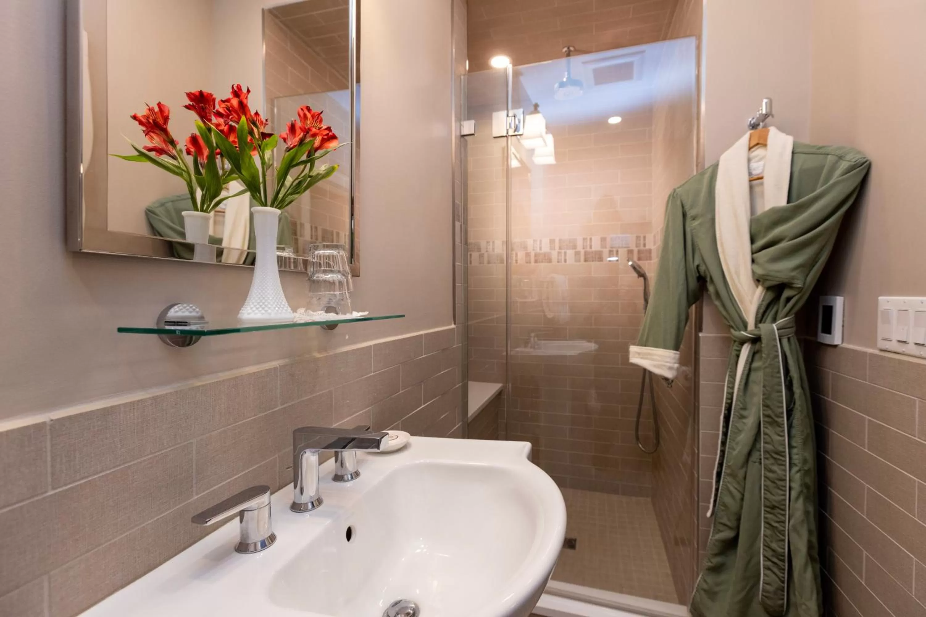 Shower in Woolverton Inn