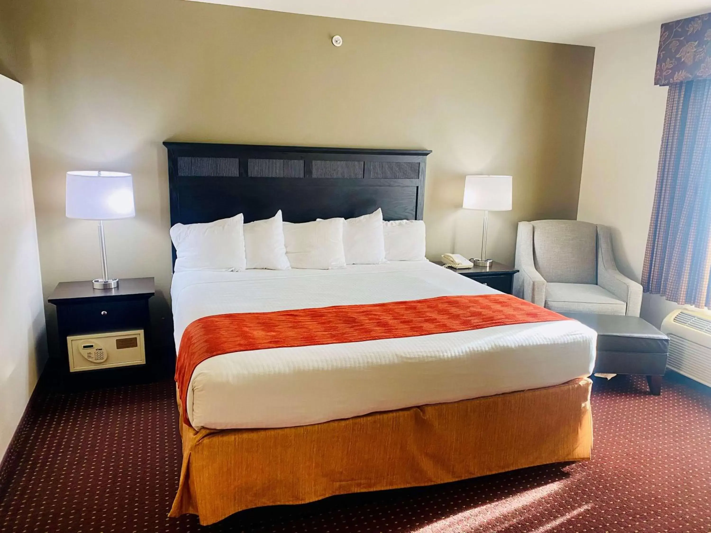 Bedroom, Bed in Best Western Legacy Inn & Suites Beloit/South Beloit