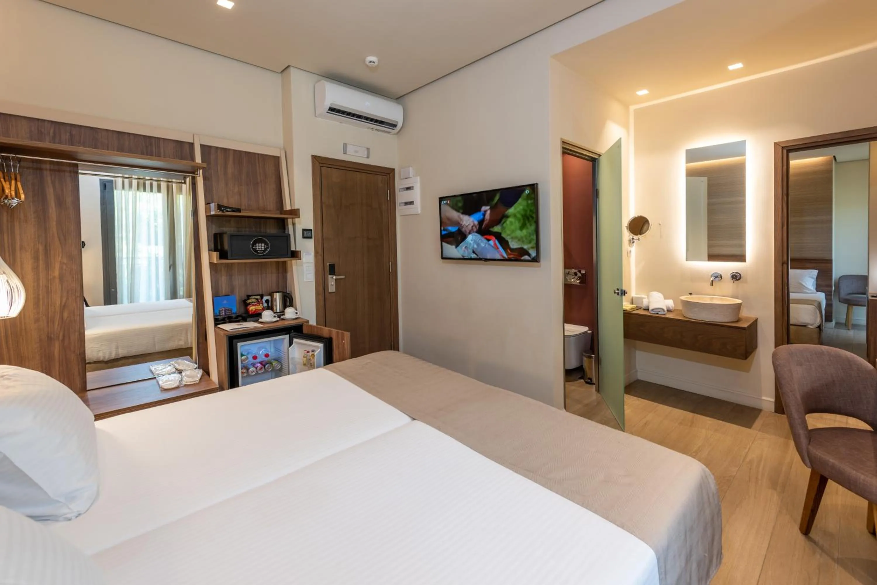 Bedroom, Bed in Metropole Urban Hotel