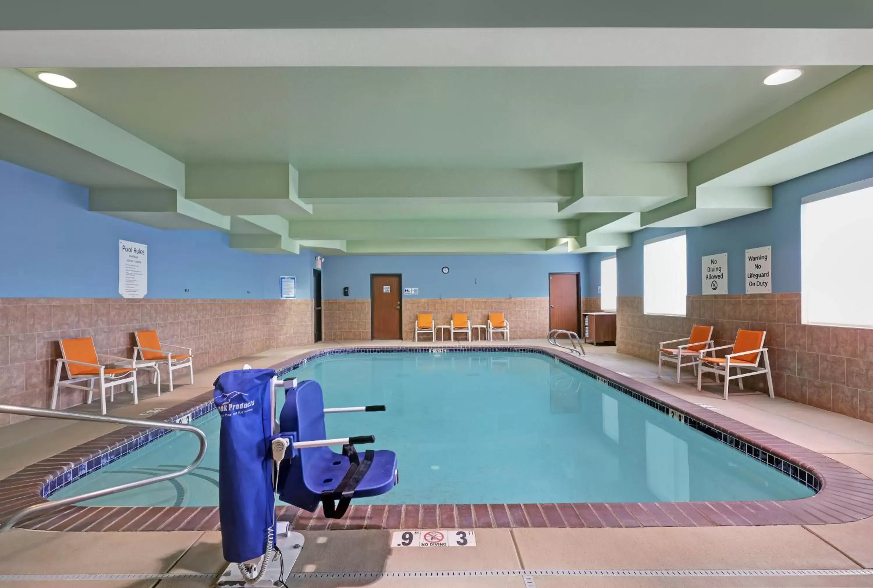 Swimming Pool in Holiday Inn Express Newport, an IHG Hotel