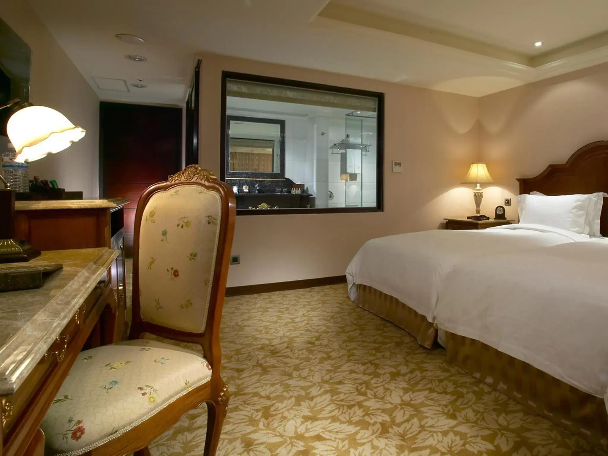 Photo of the whole room in Royal Seasons Hotel Taipei-Nanjing W