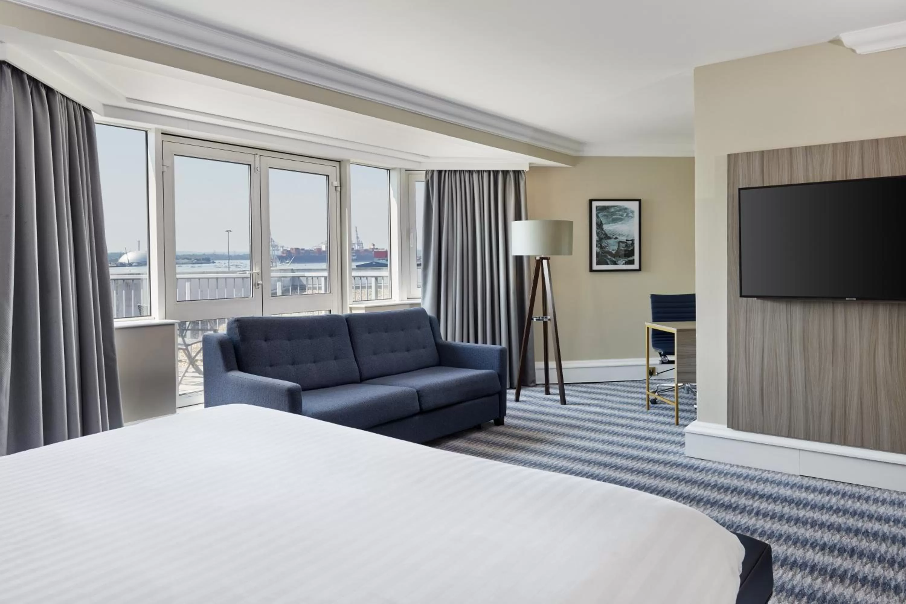 Bedroom, Bed in Leonardo Royal Southampton Grand Harbour