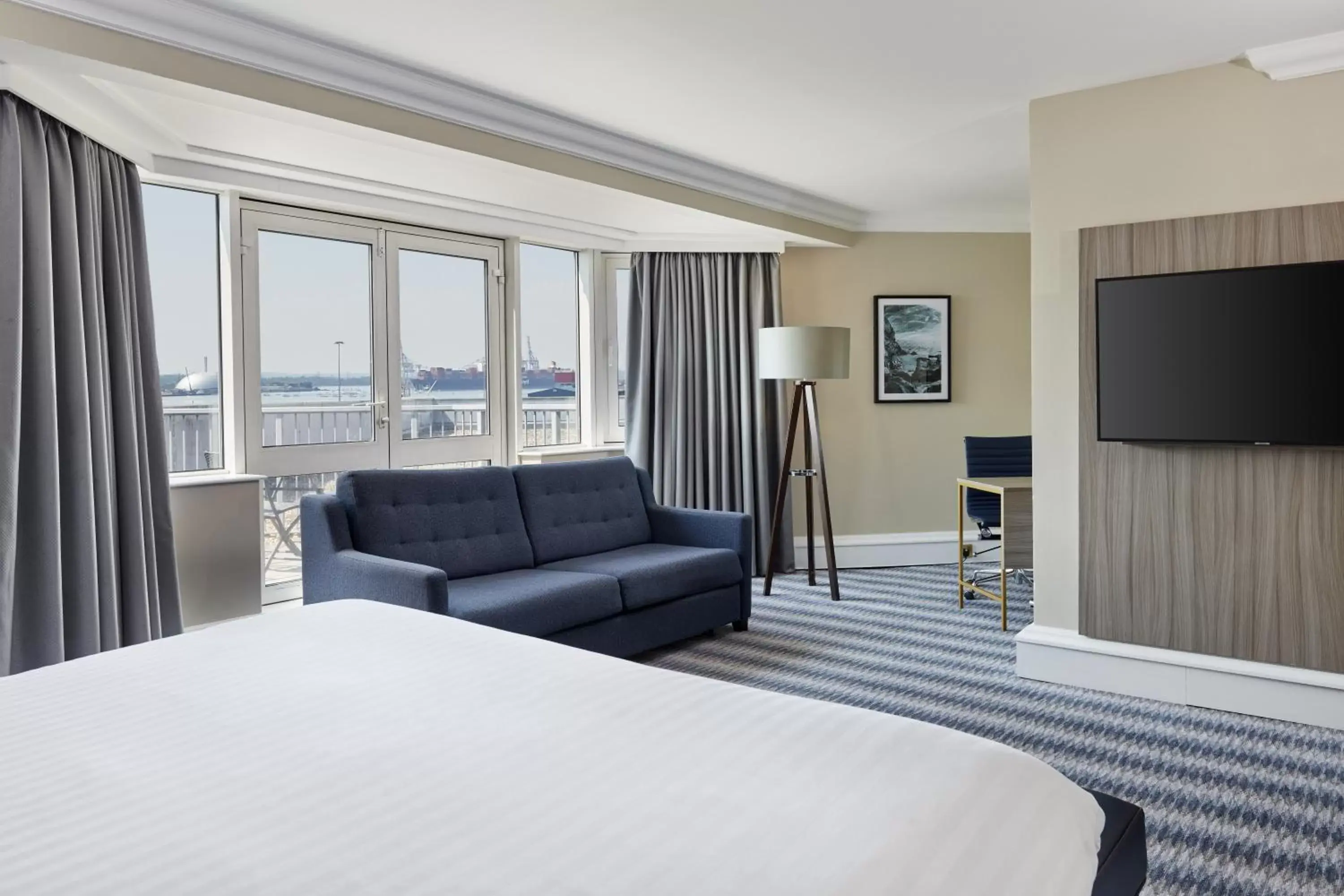 Bedroom, Bed in Leonardo Royal Southampton Grand Harbour Bedroom, Bed in Leonardo Royal Southampton Grand Harbour