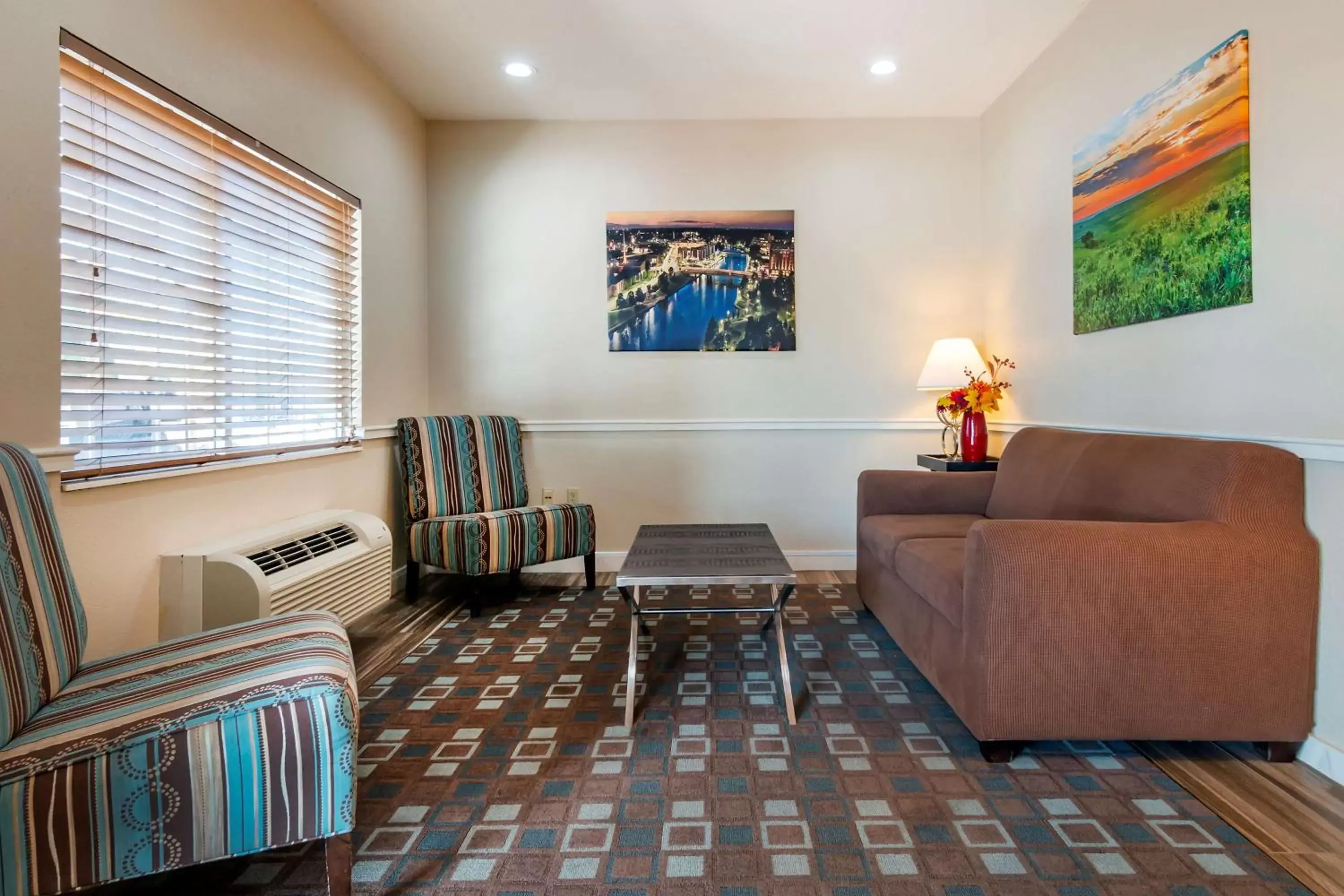 Lobby or reception in Best Western Governors Inn and Suites Lobby or reception in Best Western Governors Inn and Suites