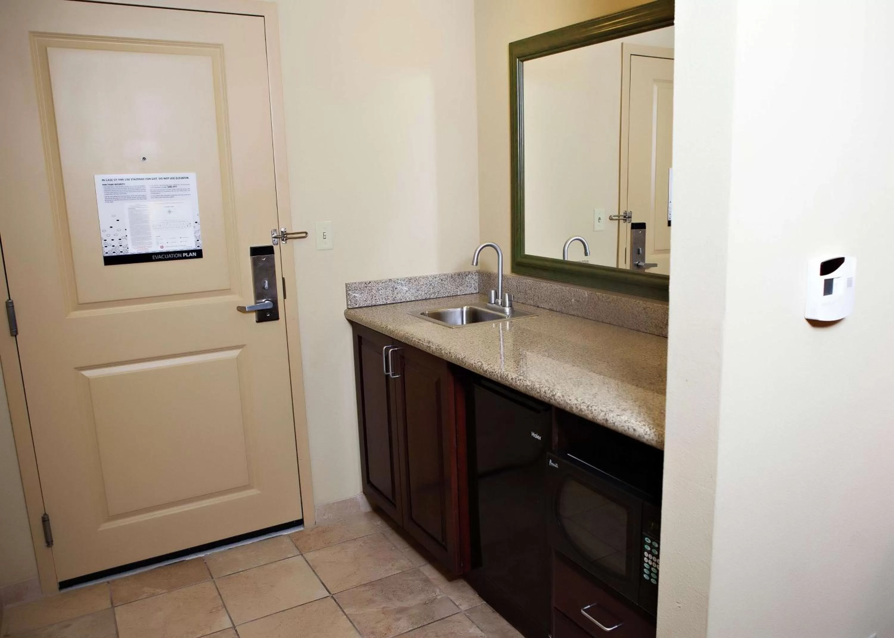 Kitchen or kitchenette in Hampton Inn Martin