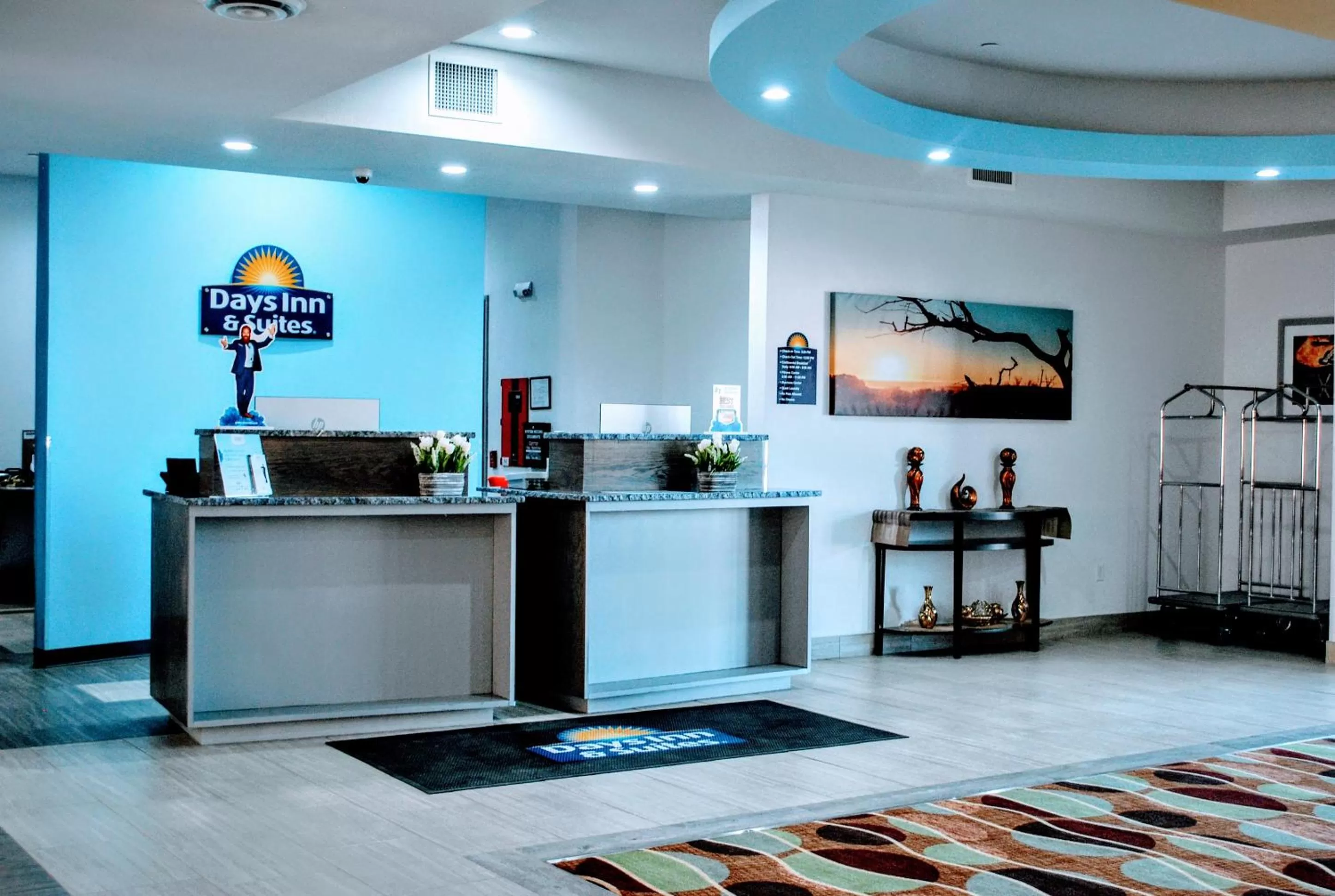 Lobby or reception in Days Inn & Suites by Wyndham Lubbock Medical Center