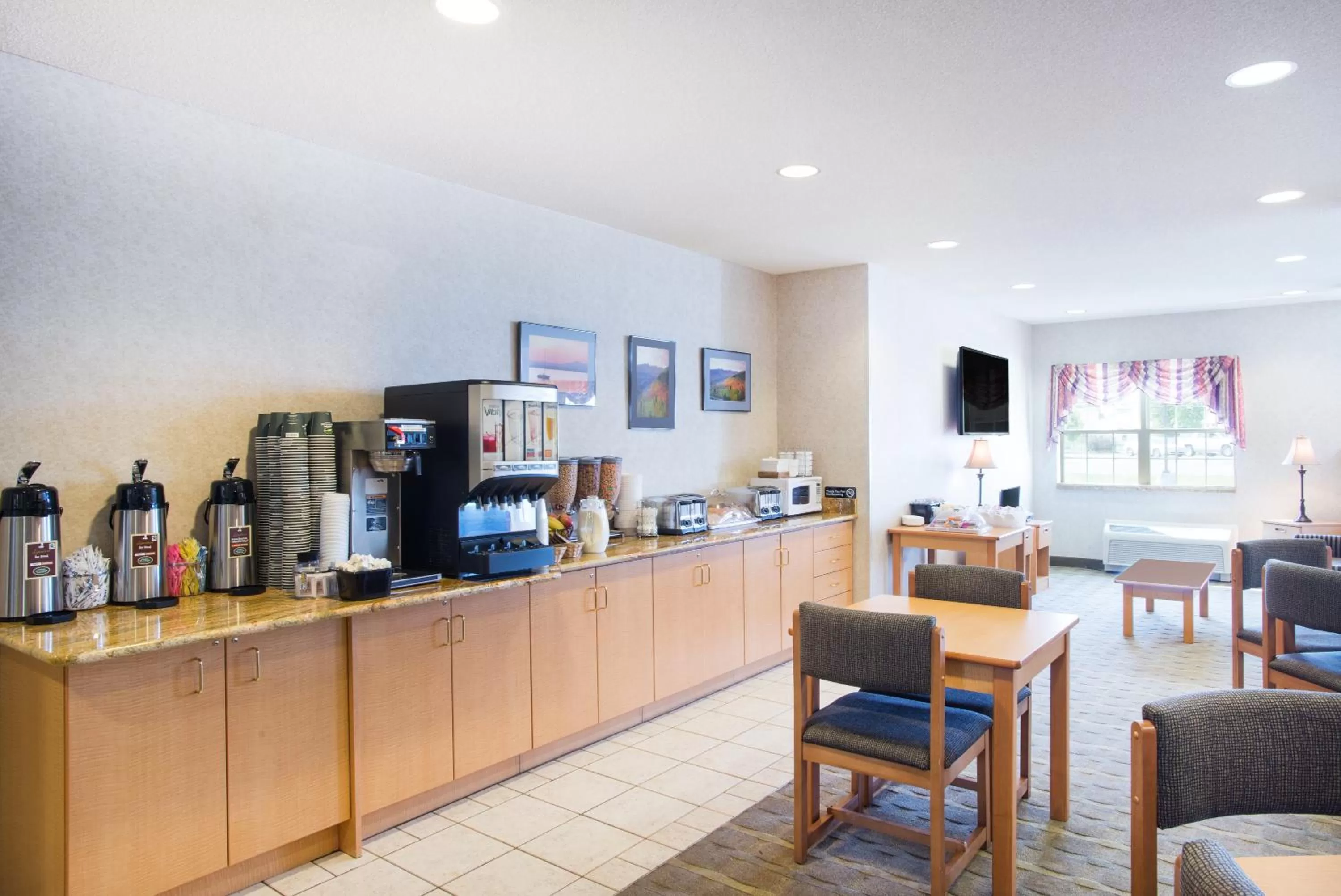 Continental breakfast in Microtel Inn & Suites by Wyndham Plattsburgh