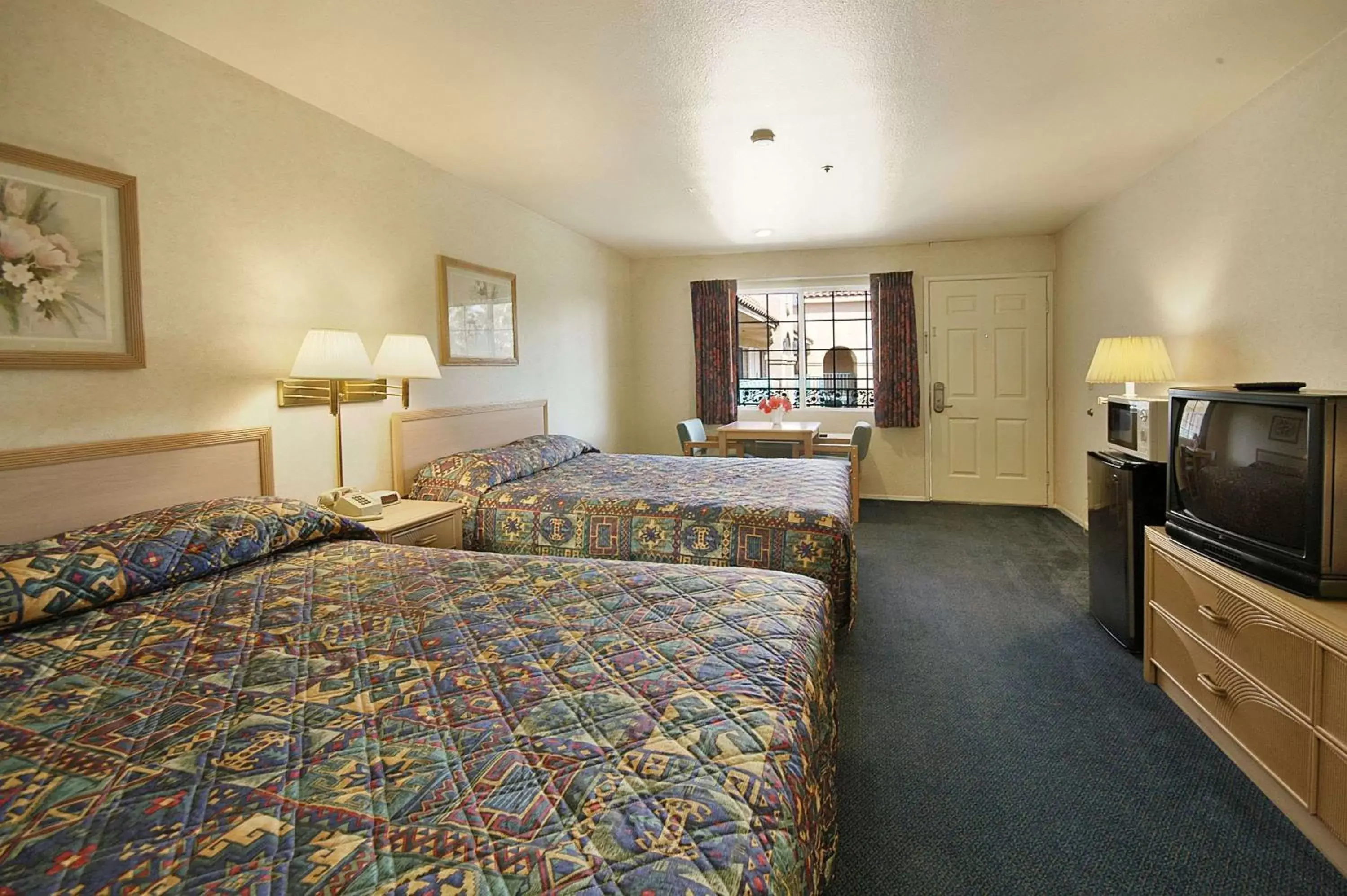 Photo of the whole room in Days Inn by Wyndham Riverside Tyler Mall
