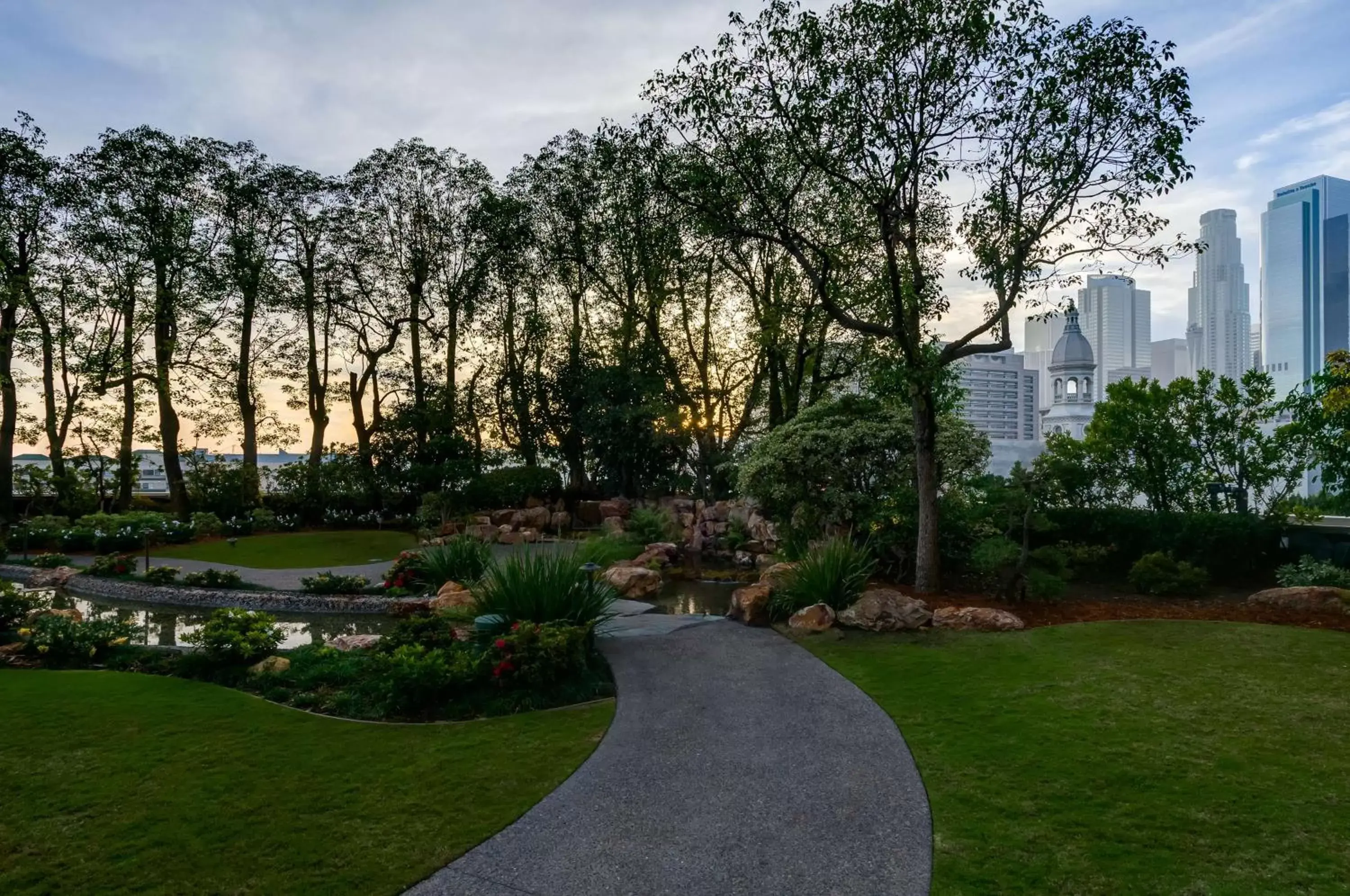 Property building in Doubletree by Hilton Los Angeles Downtown Property building in Doubletree by Hilton Los Angeles Downtown