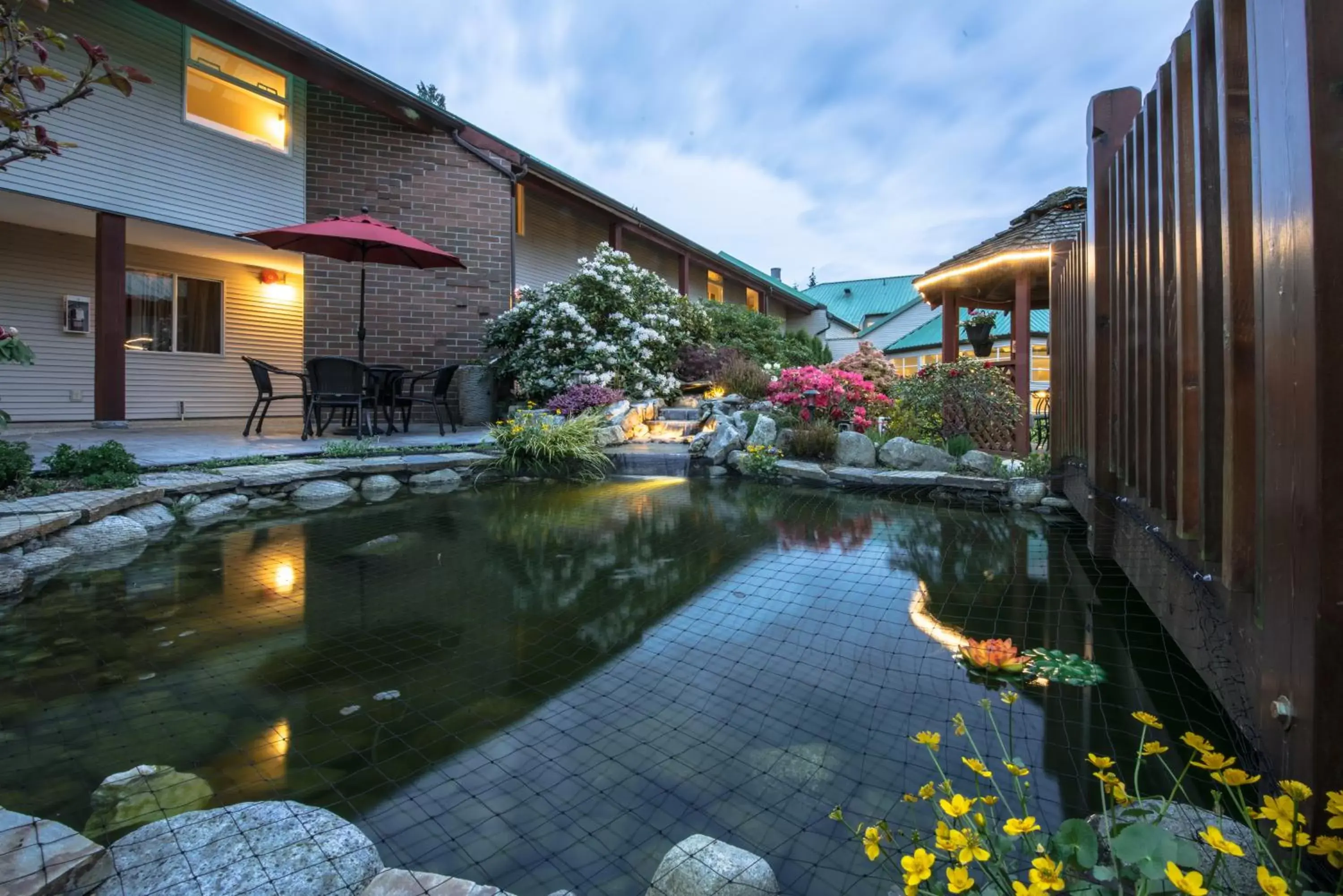 Garden, Property Building in Gibsons Garden Hotel