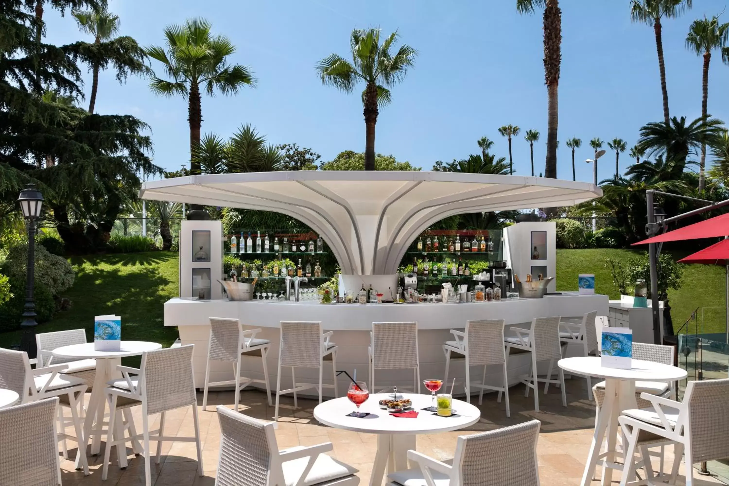 Lounge or bar, Restaurant/Places to Eat in Hôtel Barrière Le Majestic Cannes