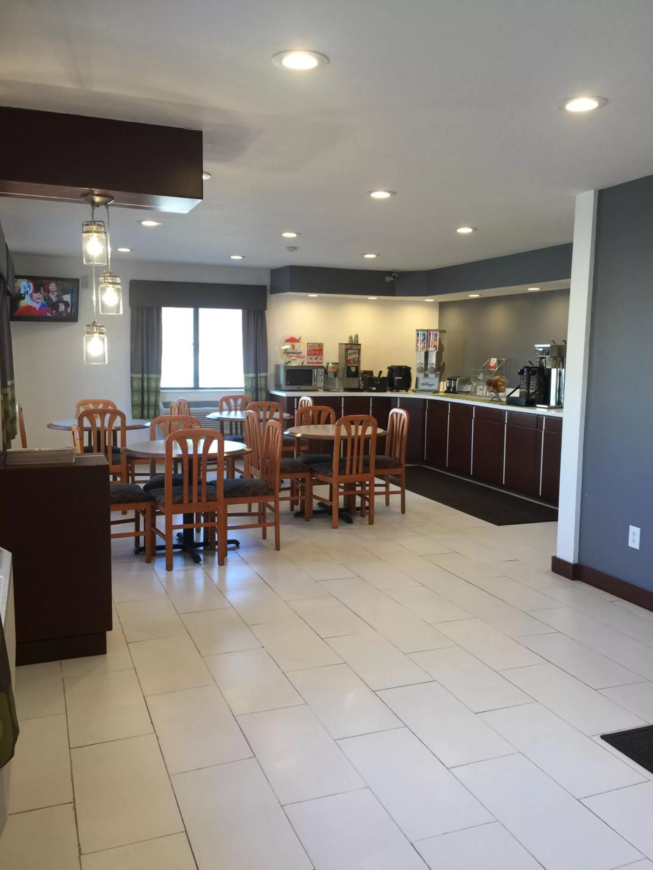 Breakfast in Super 8 by Wyndham Zanesville