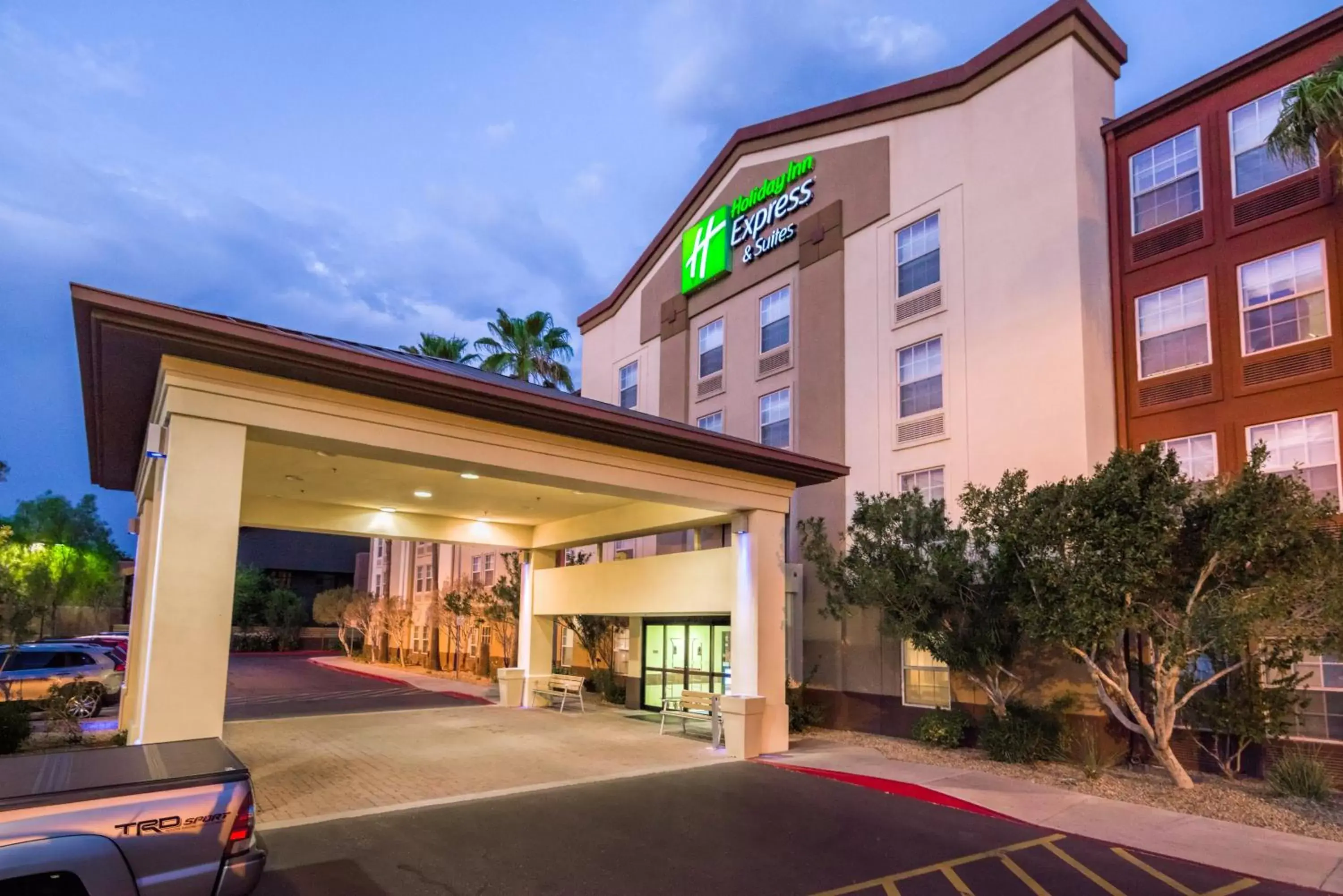 Property Building in Holiday Inn Express Phoenix-Airport/University Drive, an IHG Hotel